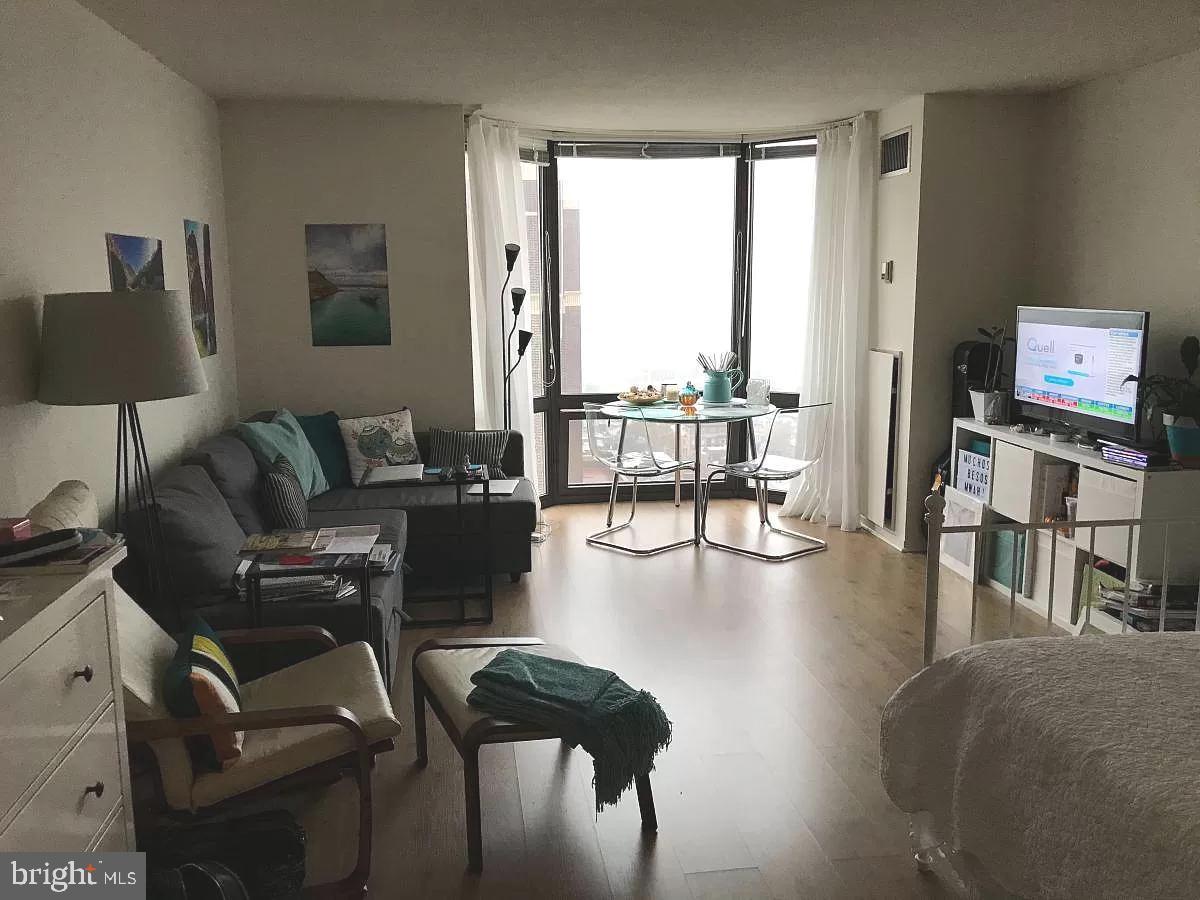 RITTENHOUSE SQUARE - Residential Lease