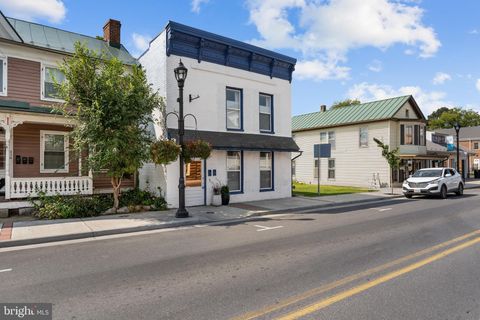 238 E KING STREET STRASBURG VA 22657