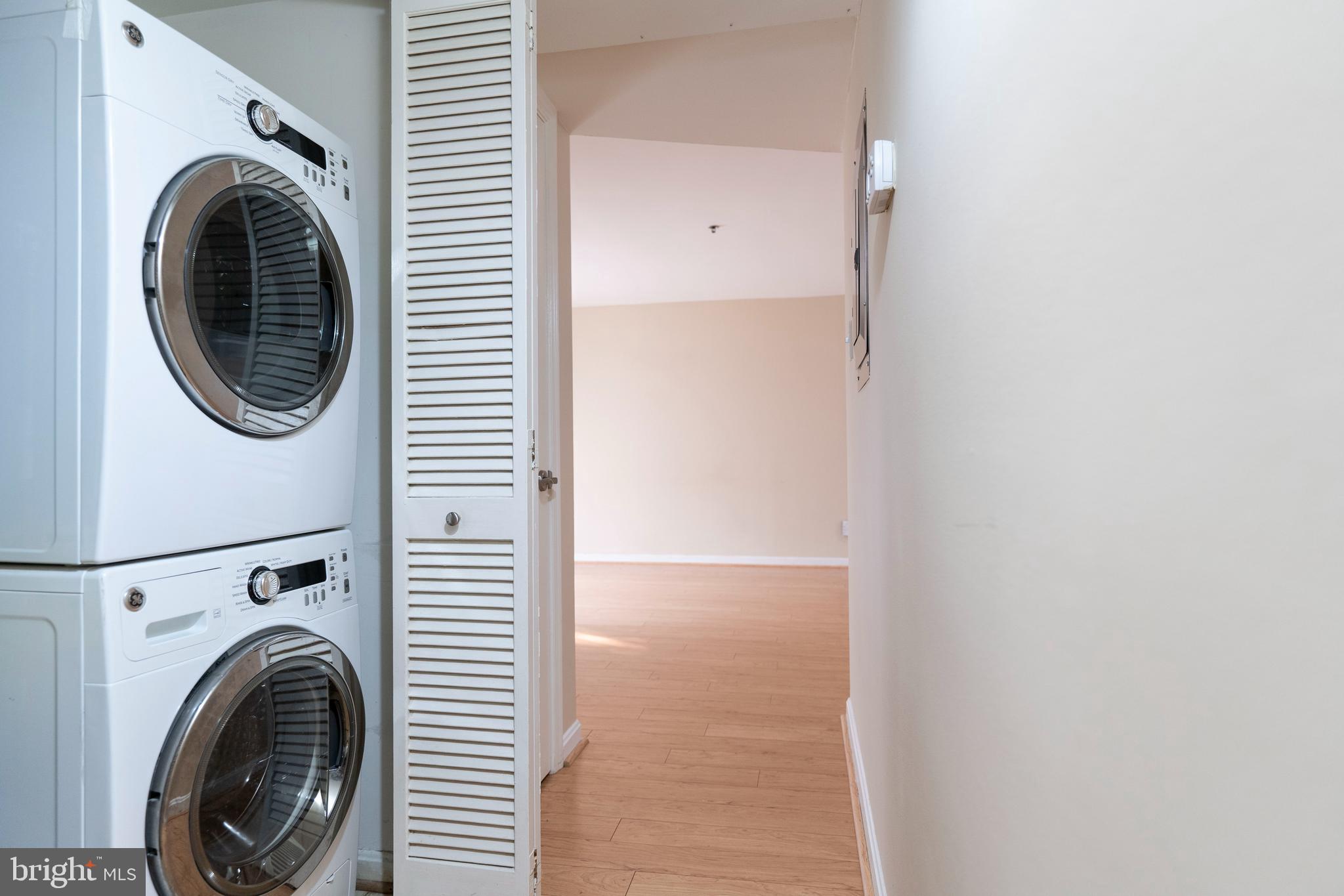 FOUR WINDS AT OAKTON - Residential