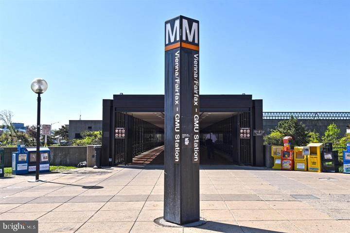 FOUR WINDS AT OAKTON - Residential