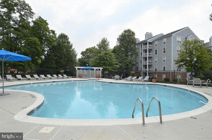 FOUR WINDS AT OAKTON - Residential