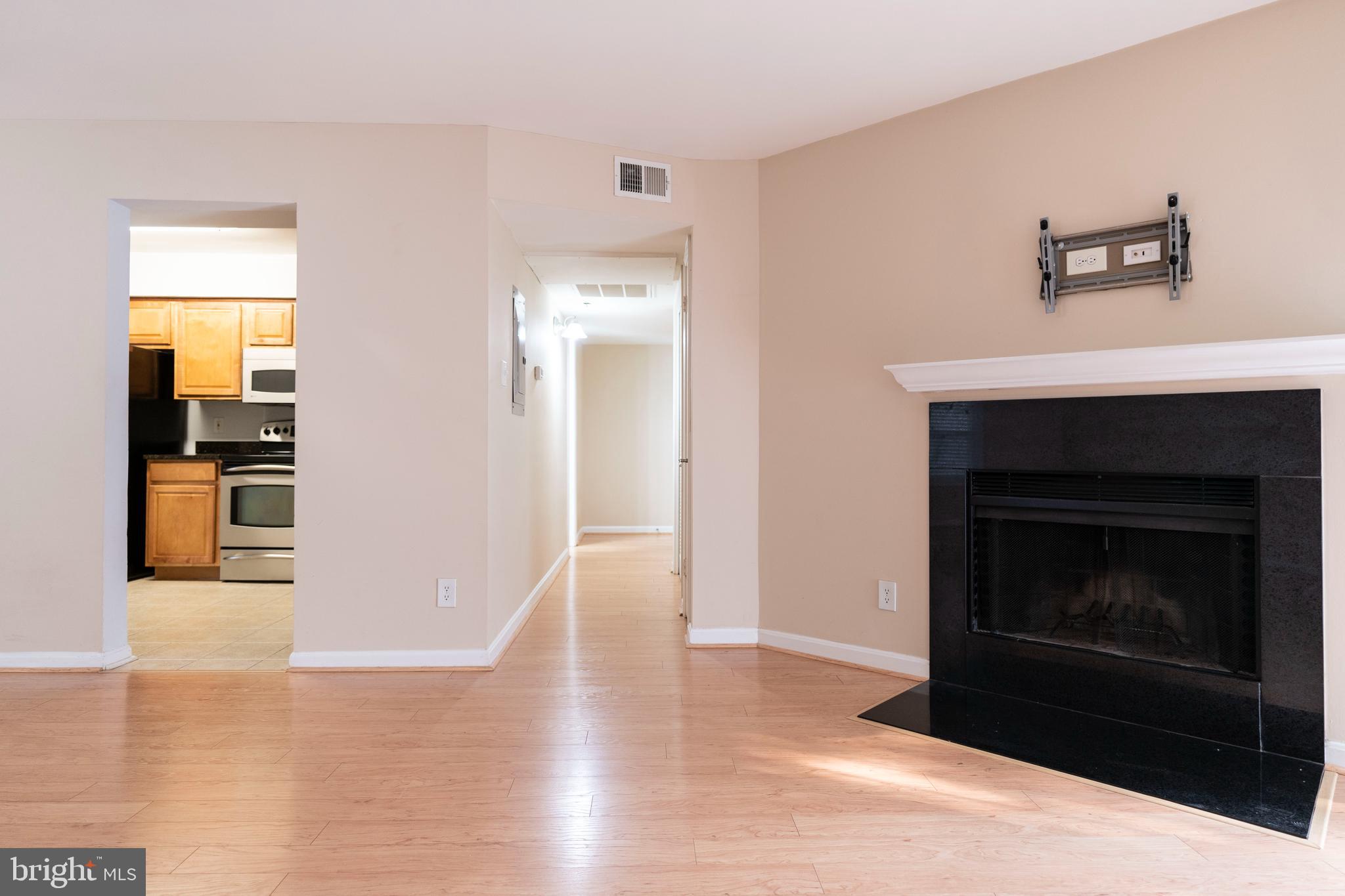 FOUR WINDS AT OAKTON - Residential