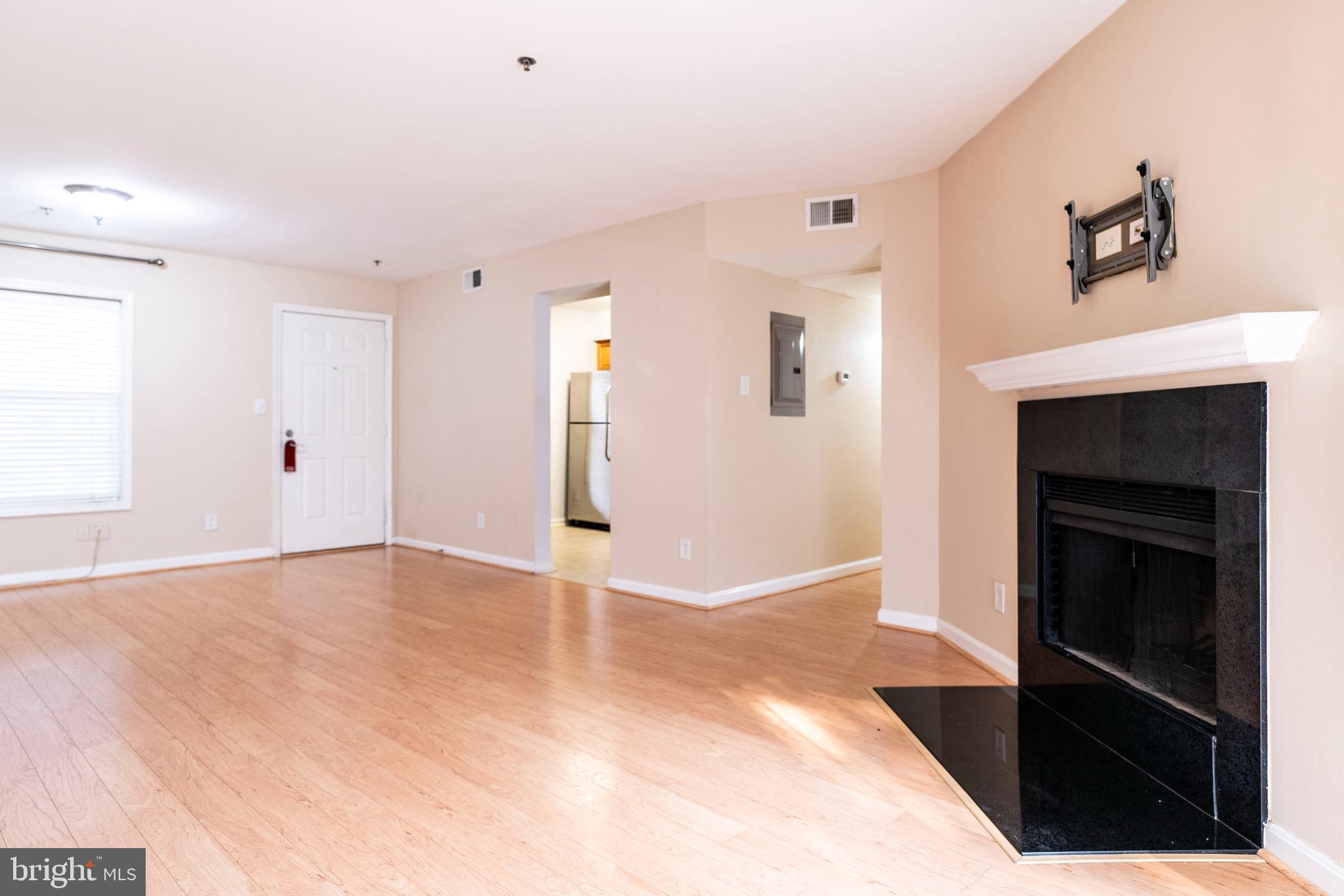 FOUR WINDS AT OAKTON - Residential