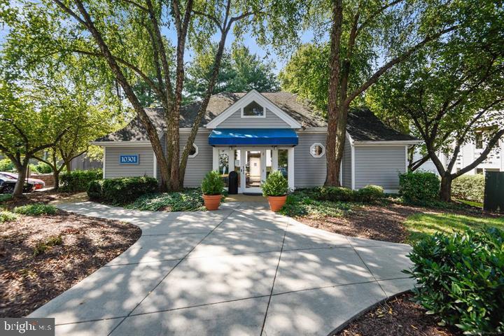 FOUR WINDS AT OAKTON - Residential