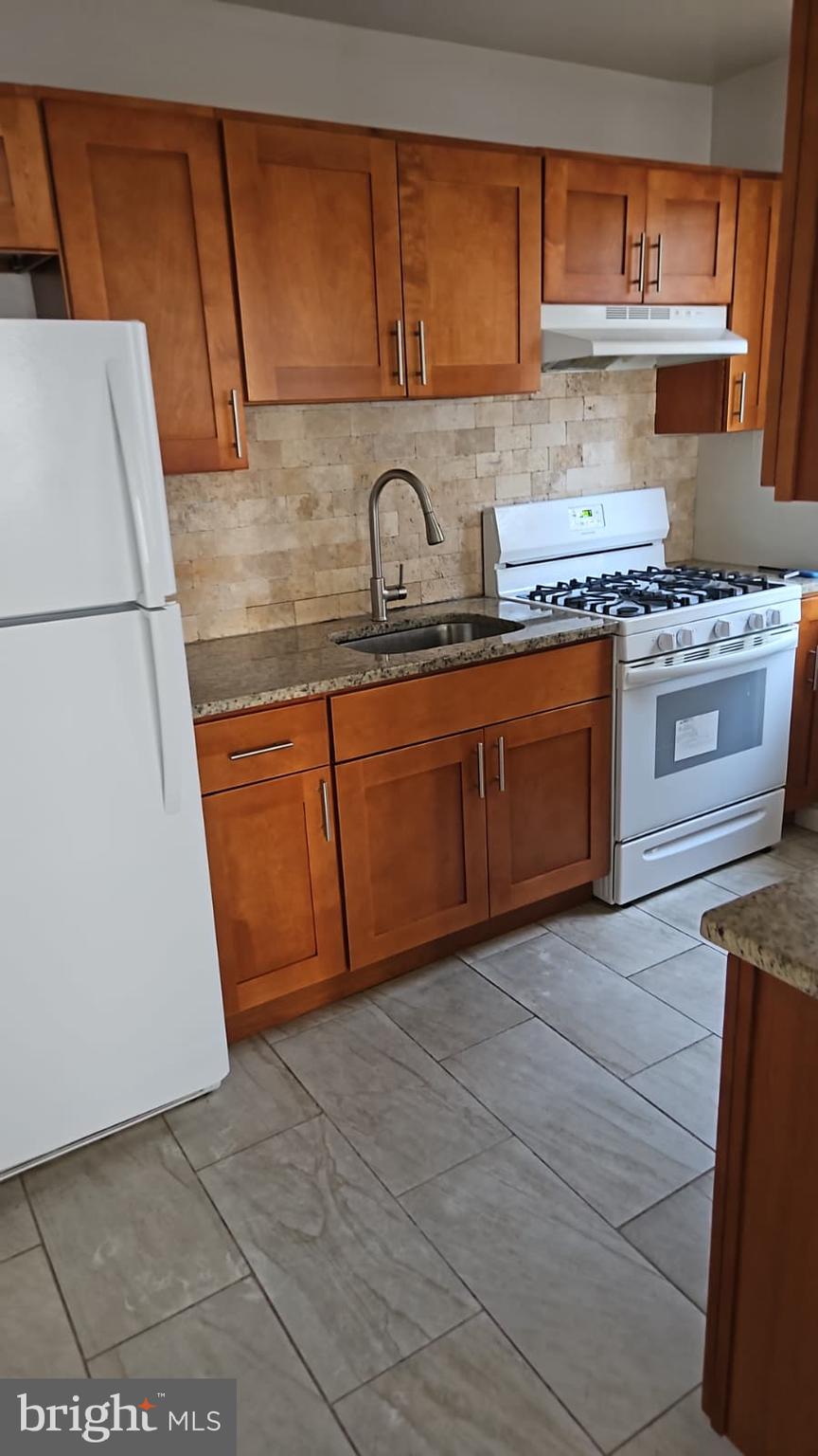 CHELTENHAM VIL - Residential Lease