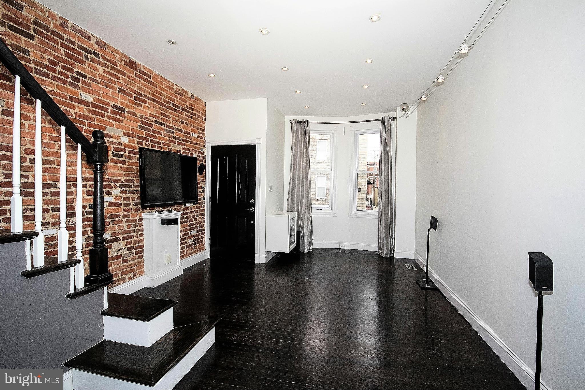 LITTLE ITALY - Residential Lease