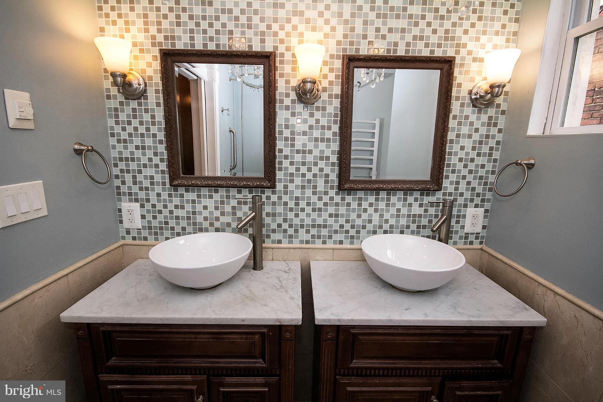 LITTLE ITALY - Residential Lease