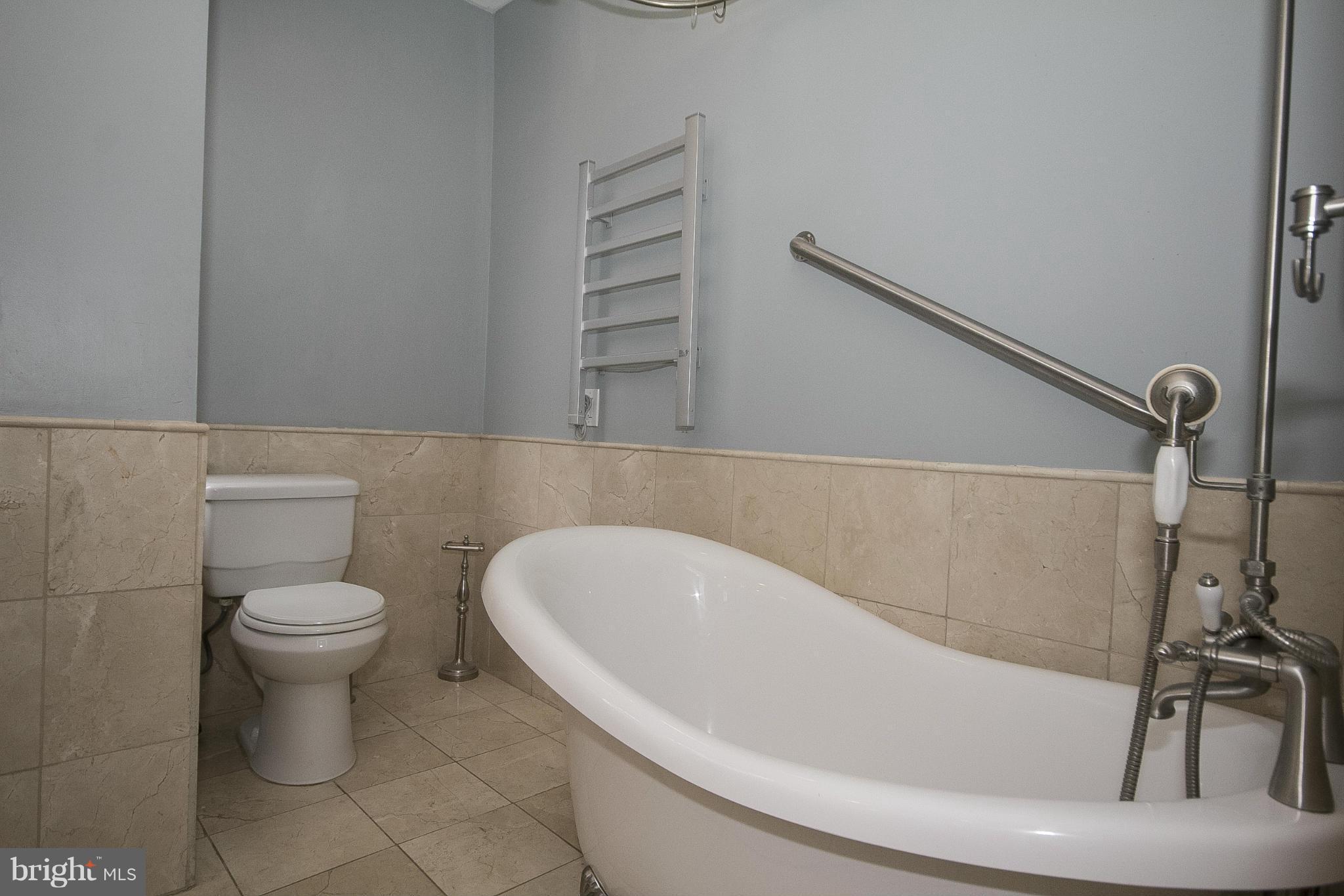 LITTLE ITALY - Residential Lease