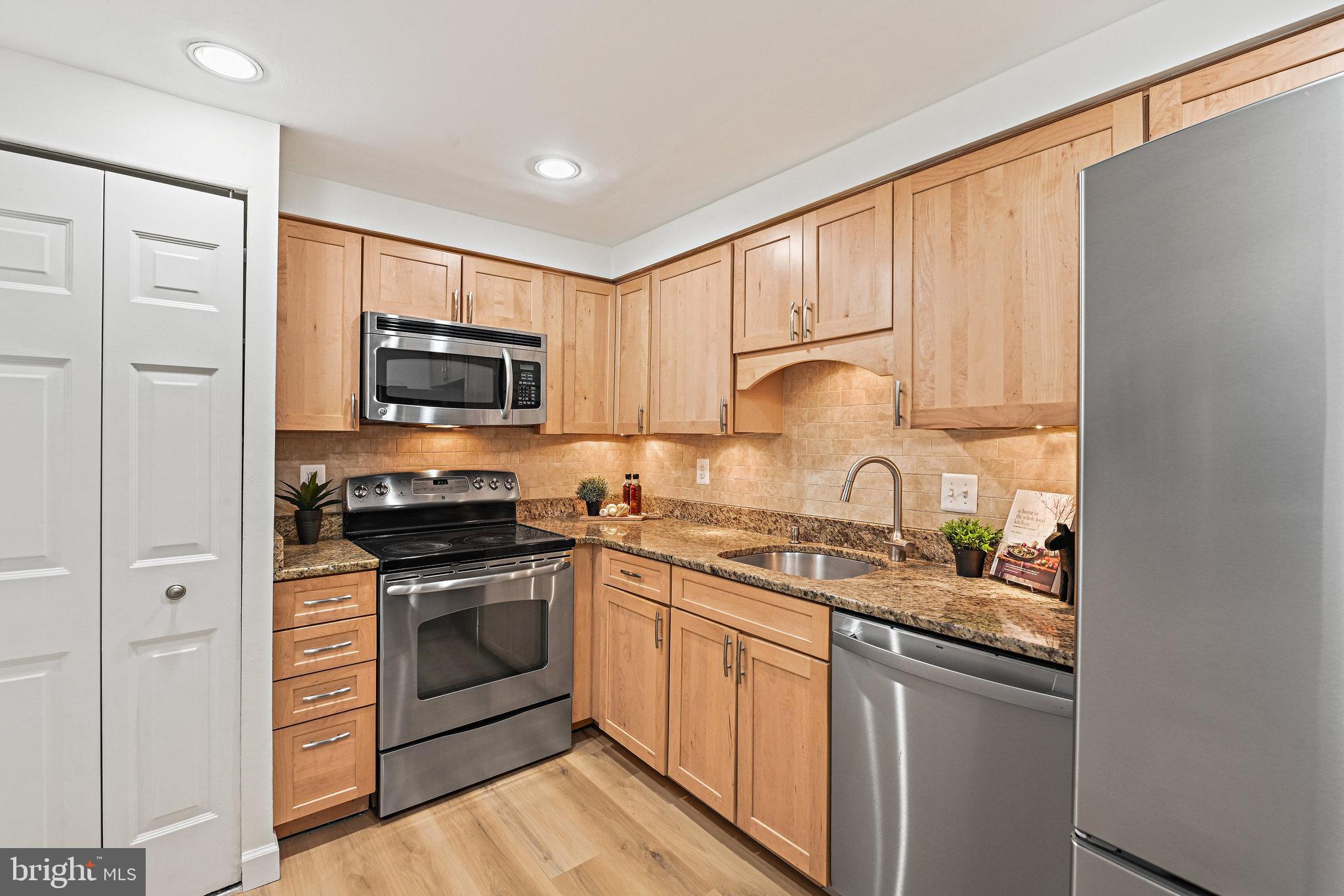 COLONIES AT MCLEAN - Residential