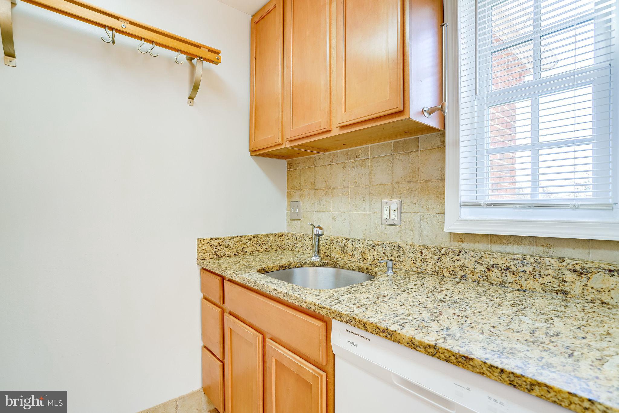 POTOWMACK CROSSING - Residential Lease