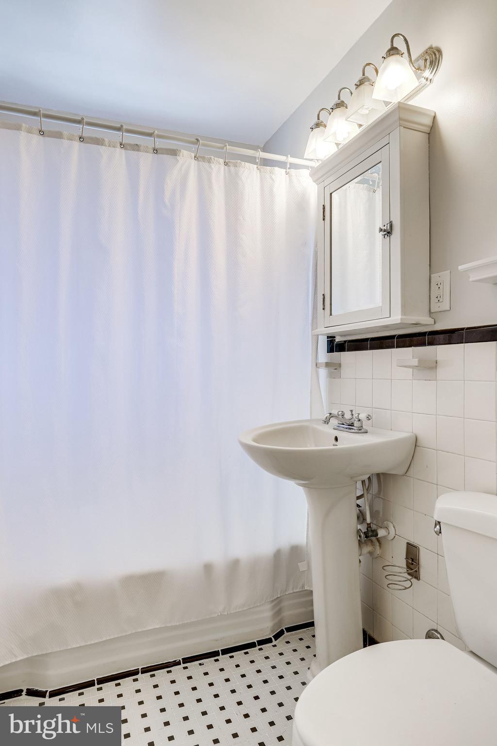 POTOWMACK CROSSING - Residential Lease