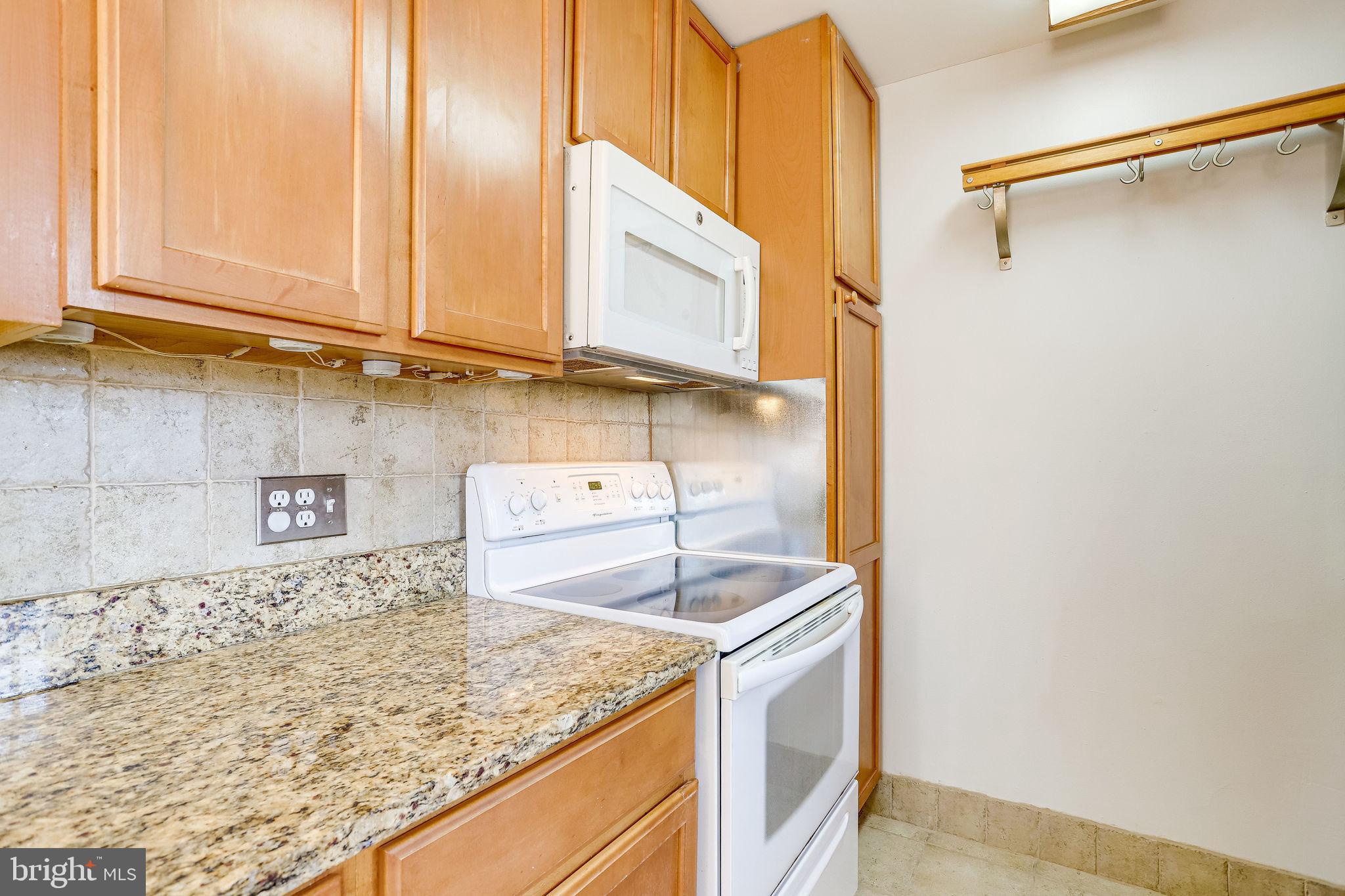 POTOWMACK CROSSING - Residential Lease