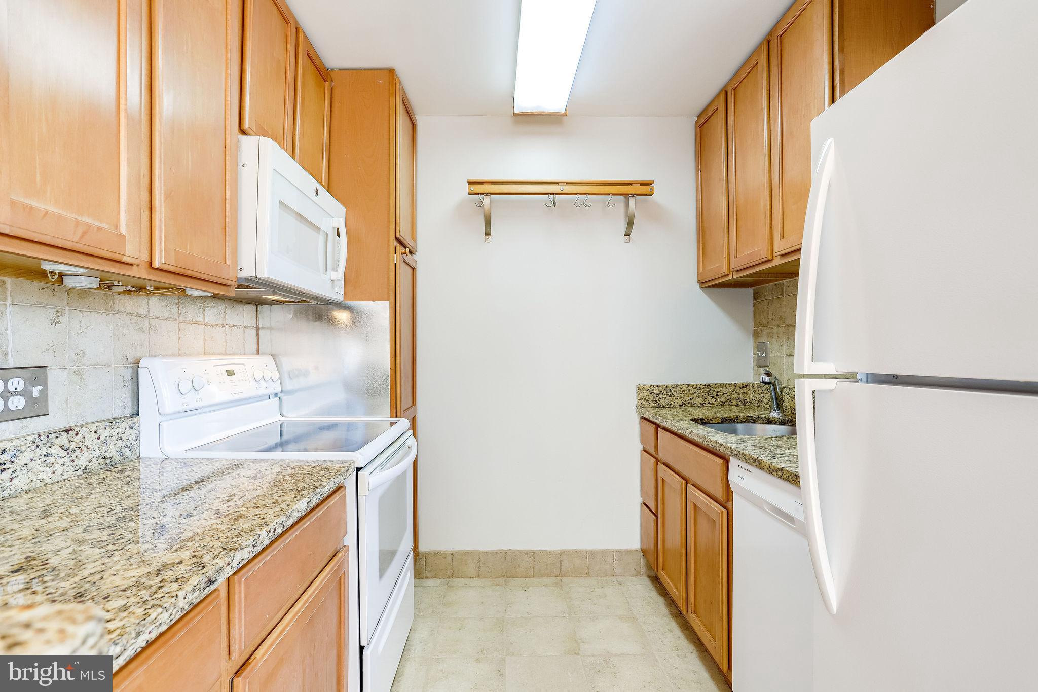 POTOWMACK CROSSING - Residential Lease