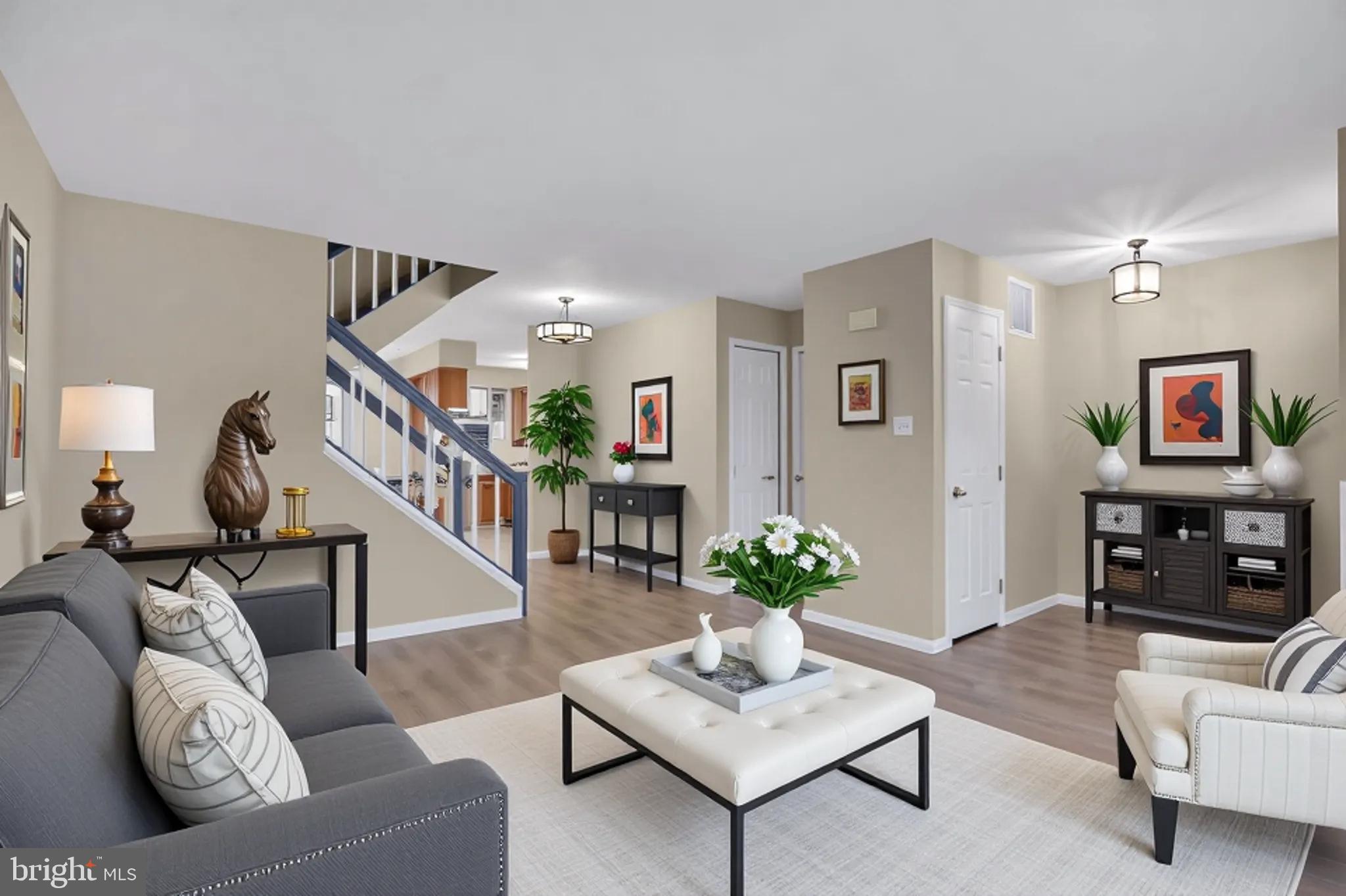 CONSTANT FRIENDSHIP - Residential