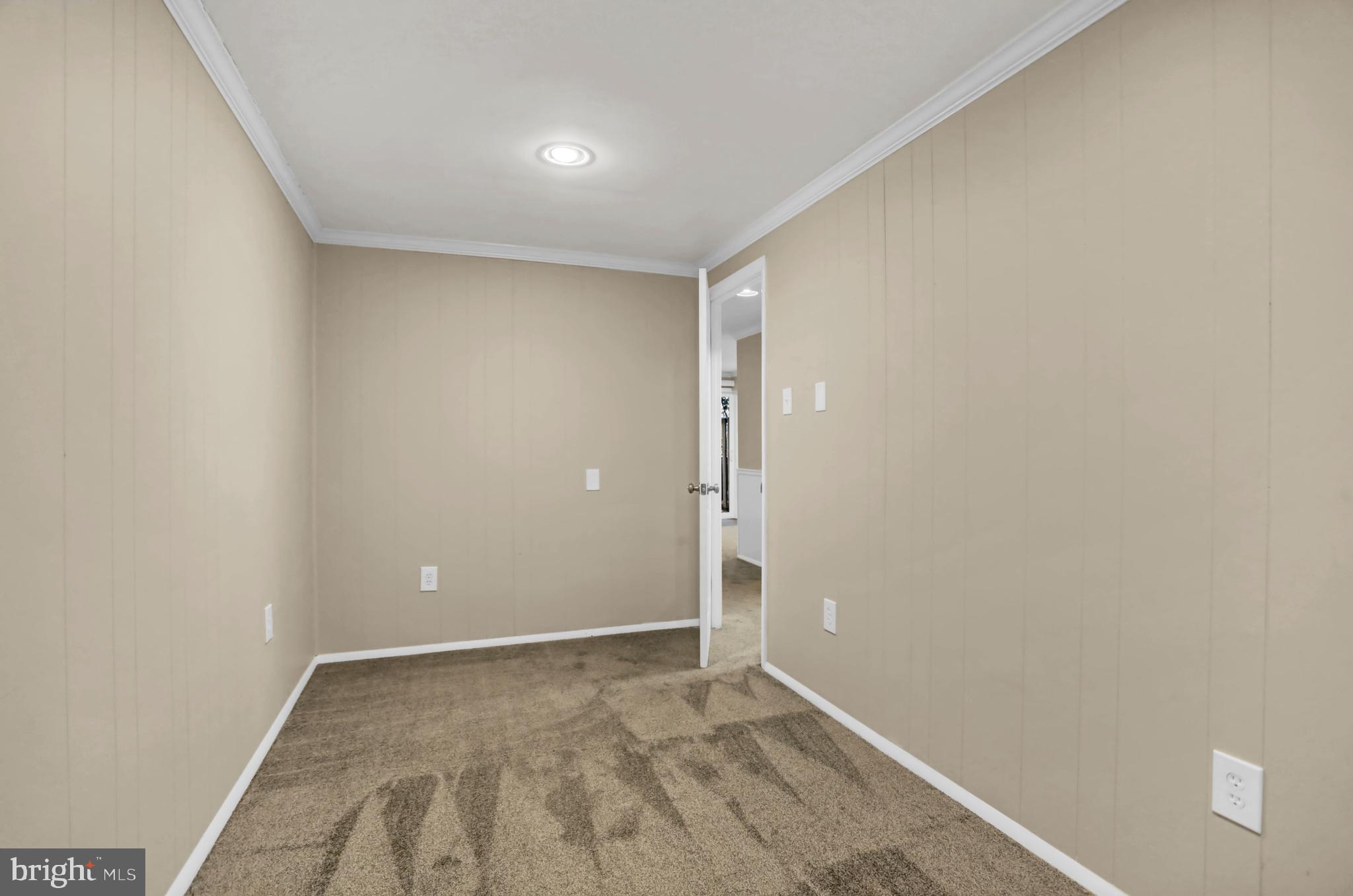 CONSTANT FRIENDSHIP - Residential