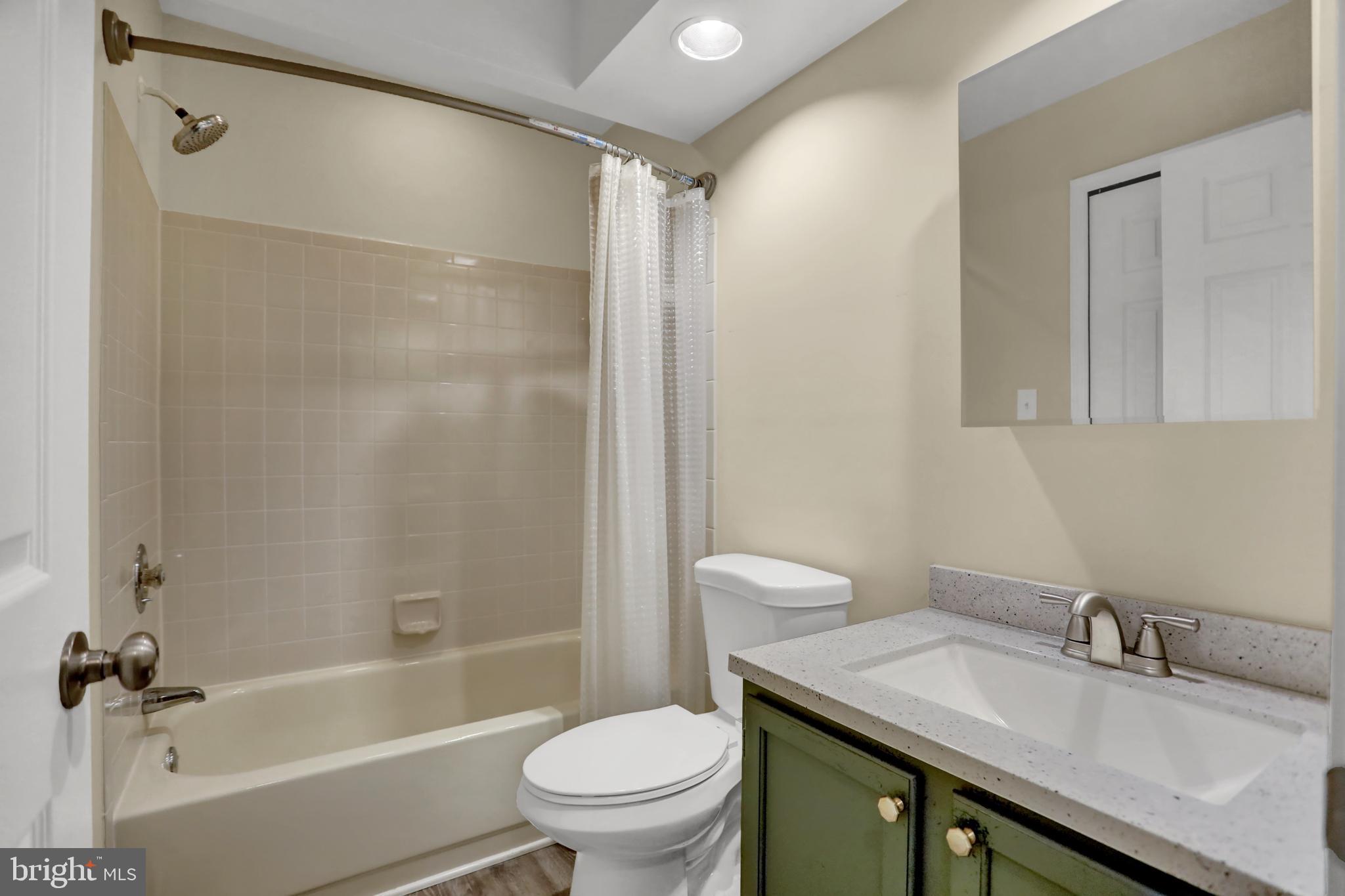 CONSTANT FRIENDSHIP - Residential