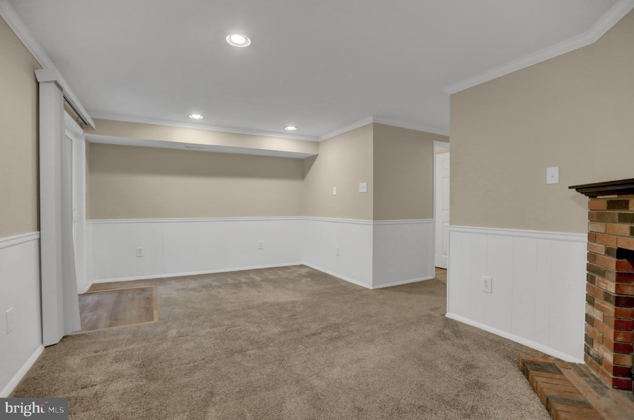 CONSTANT FRIENDSHIP - Residential