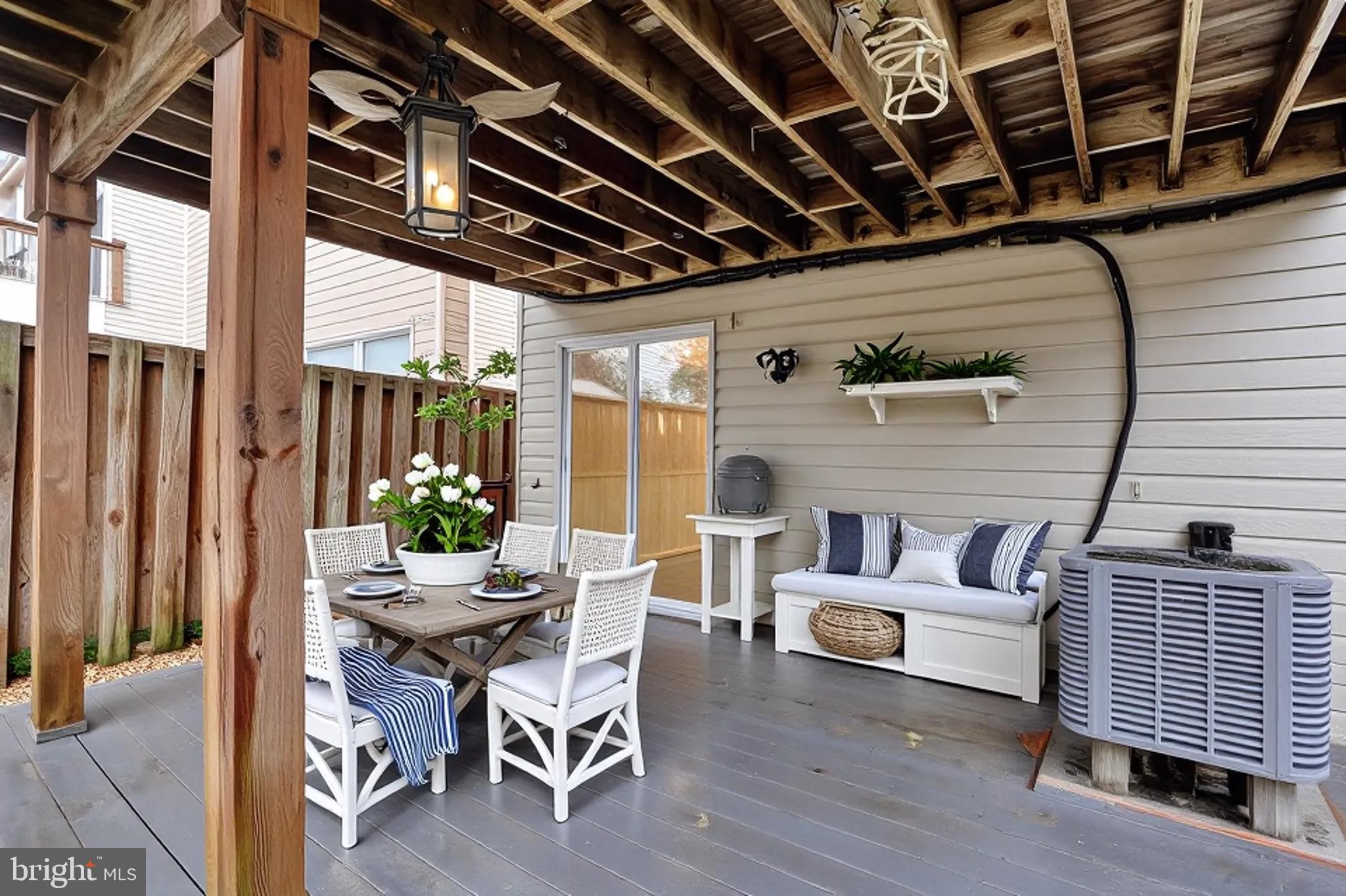 CONSTANT FRIENDSHIP - Residential