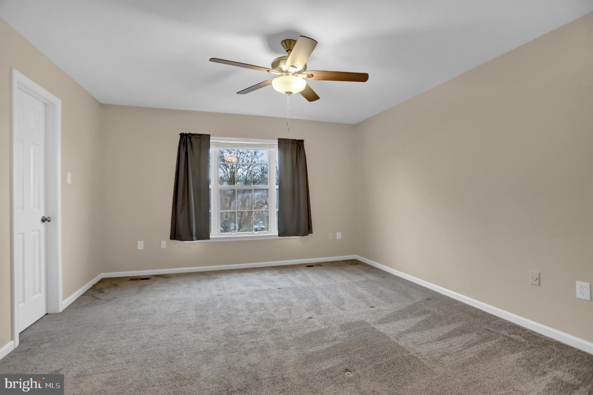 CONSTANT FRIENDSHIP - Residential