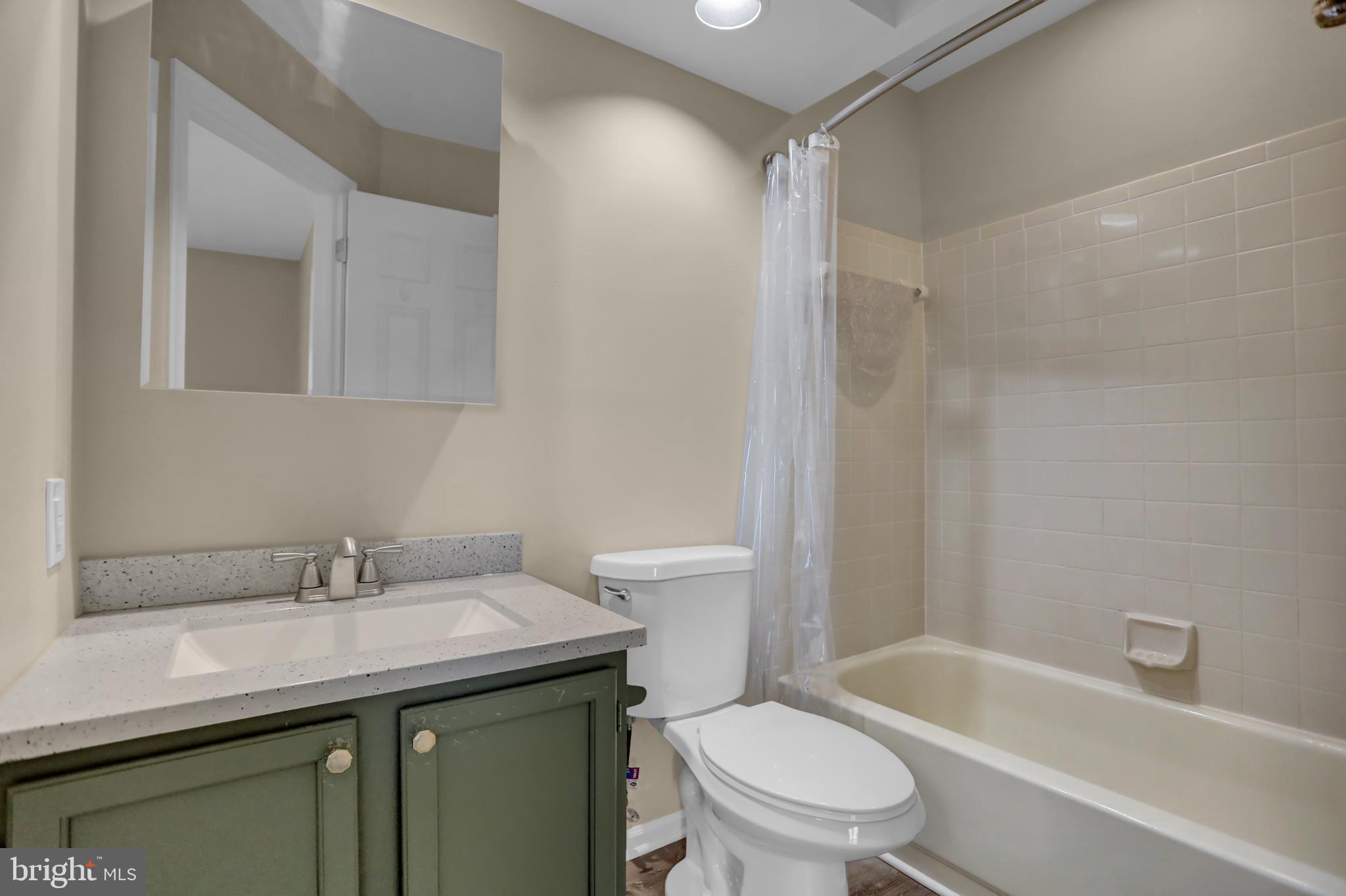 CONSTANT FRIENDSHIP - Residential