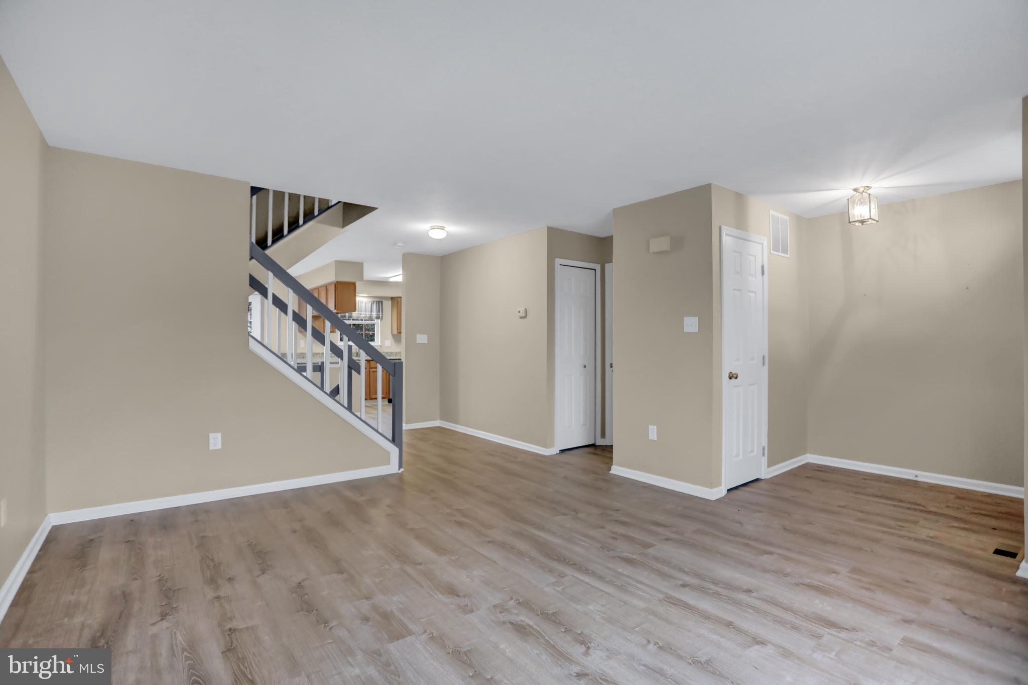 CONSTANT FRIENDSHIP - Residential