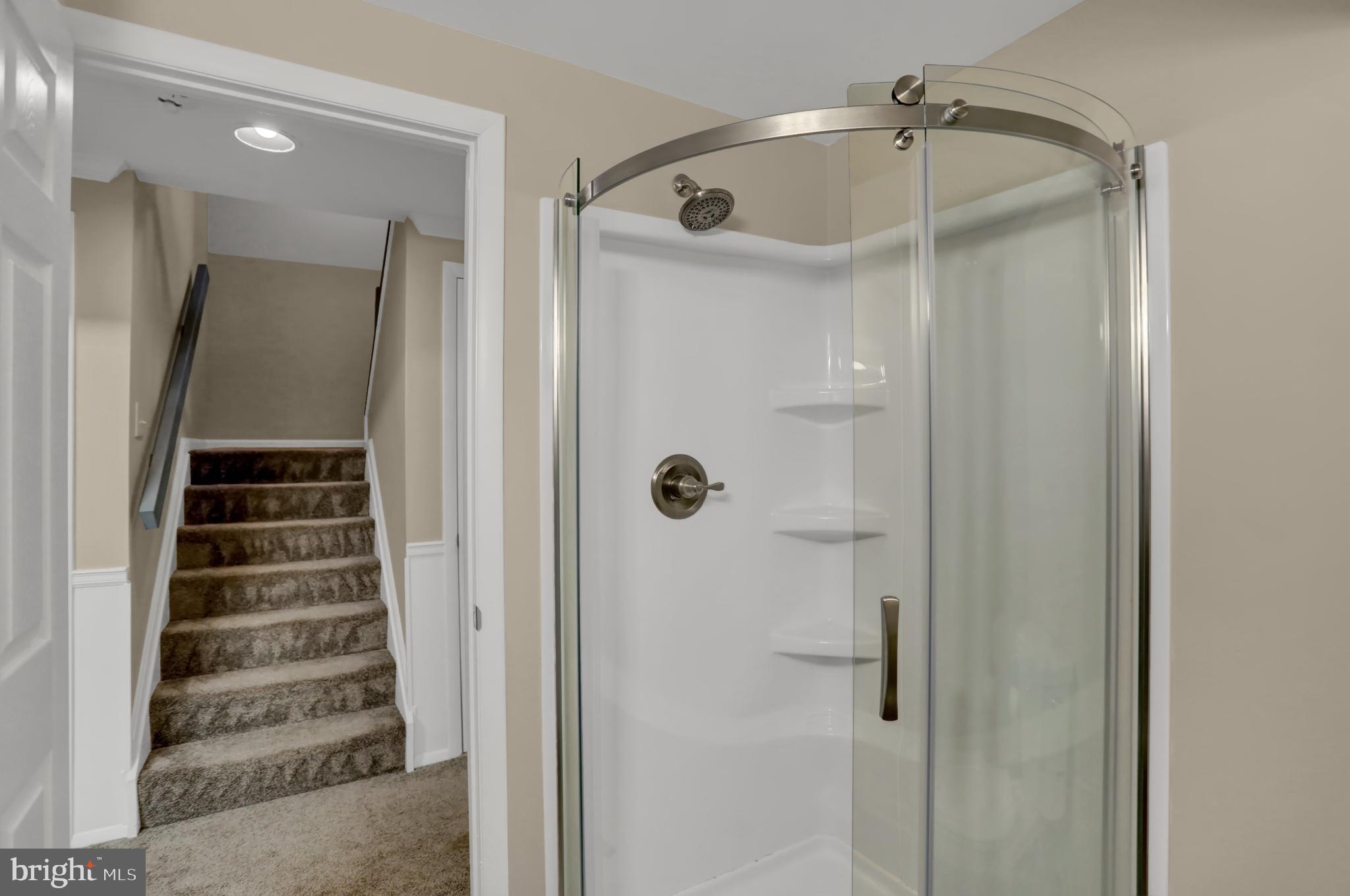 CONSTANT FRIENDSHIP - Residential