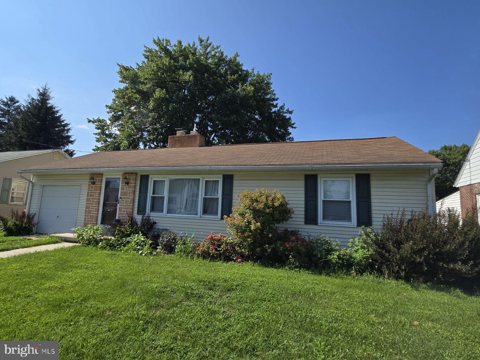 207 W WALNUT STREET