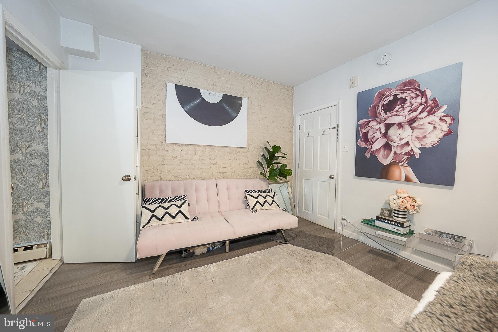 ART MUSEUM AREA - Residential Income