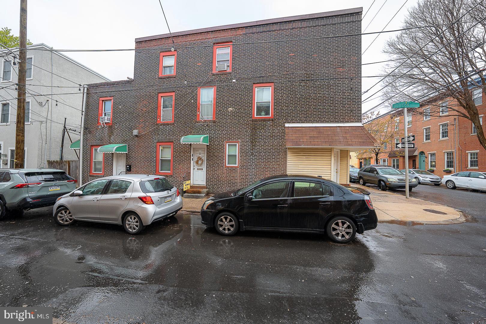 ART MUSEUM AREA - Residential Income