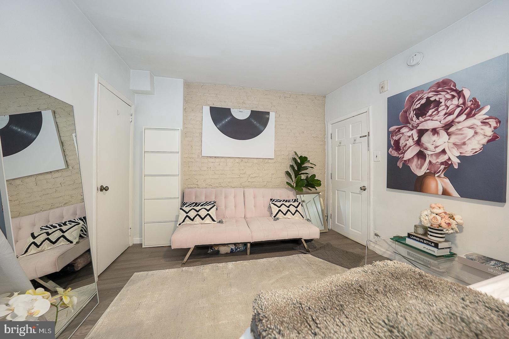 ART MUSEUM AREA - Residential Income