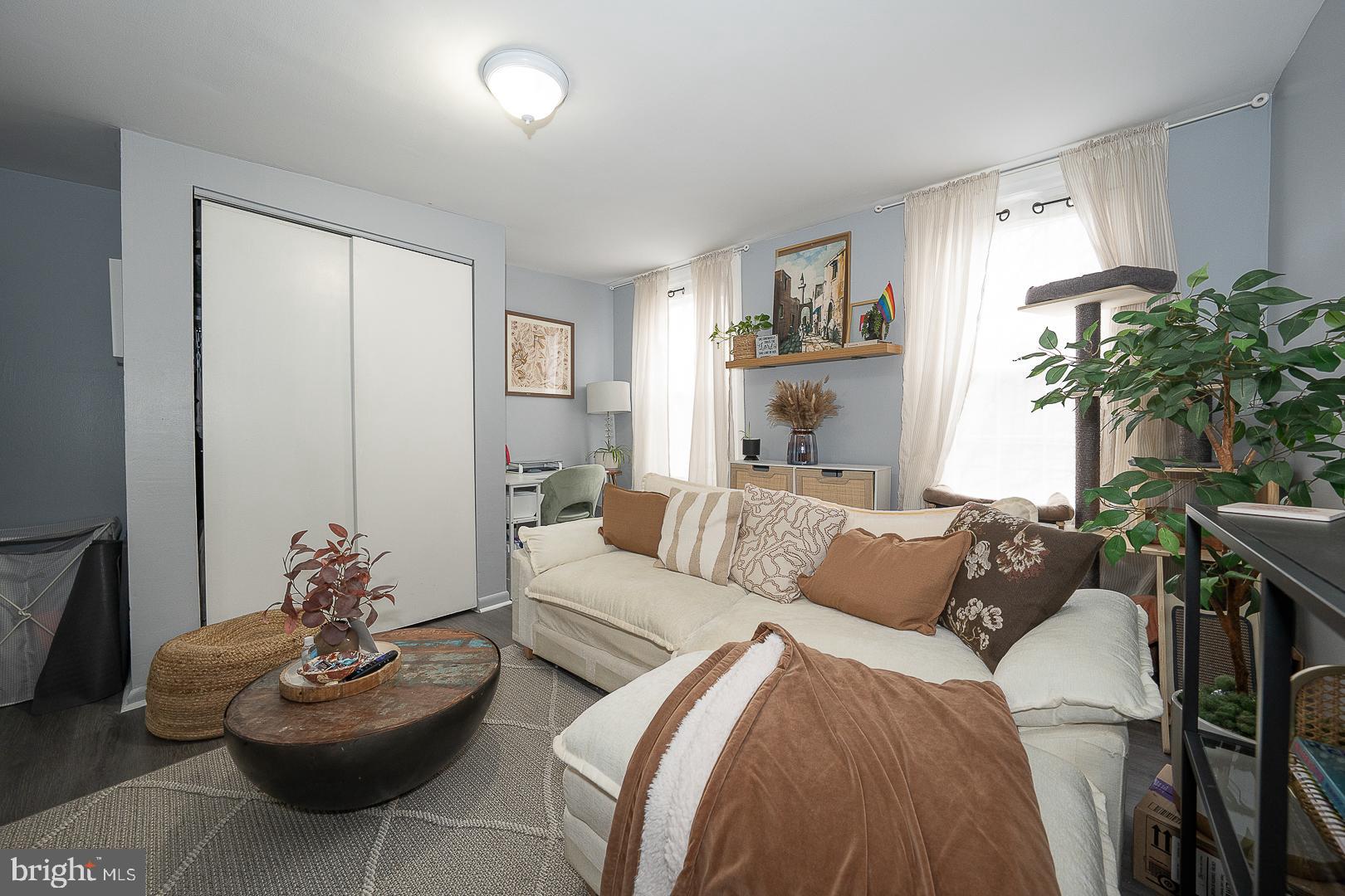 ART MUSEUM AREA - Residential Income