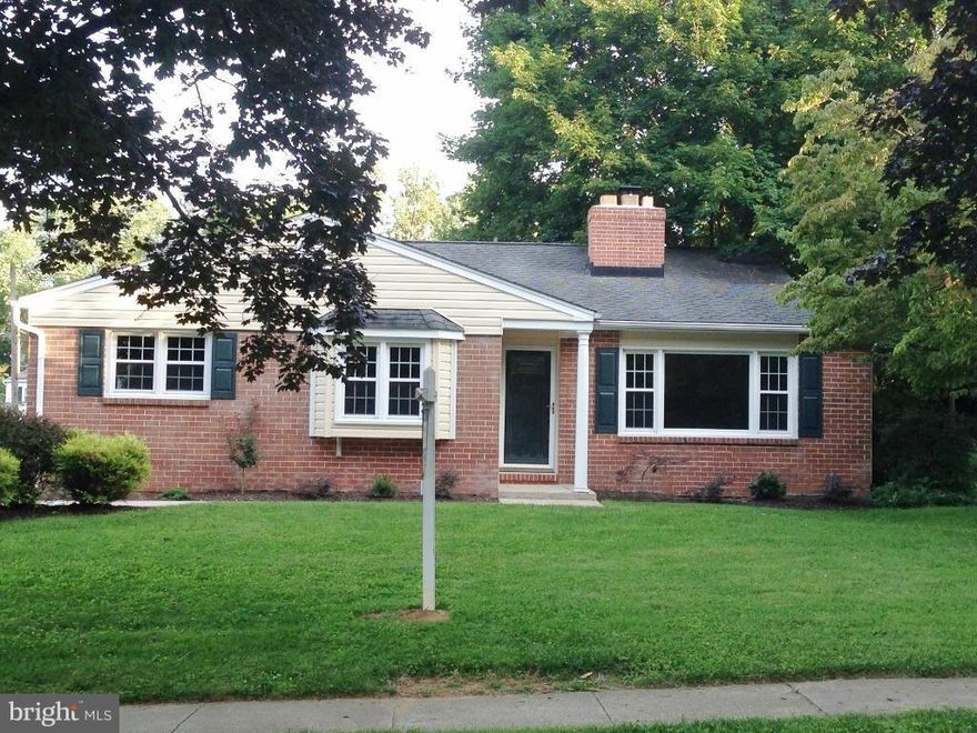 Outstanding fully-renovated 4-level front-to-back split design creates wonderful open floor plan. 4 bdrm, 2.5 bath. Kitchen has new ss appliances, granite & new cabinetry. Baths have new fixtures, vanities and porcelain & travertine tile. New wood floors on first floor,new carpet on upper & 4th level, & ceramic on 3rd level. Freshly painted thruout. New roof & siding with updated windows. New HVAC