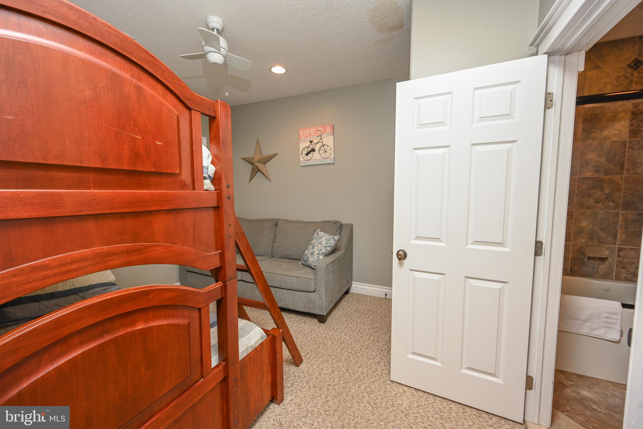 CREEKSIDE - Residential