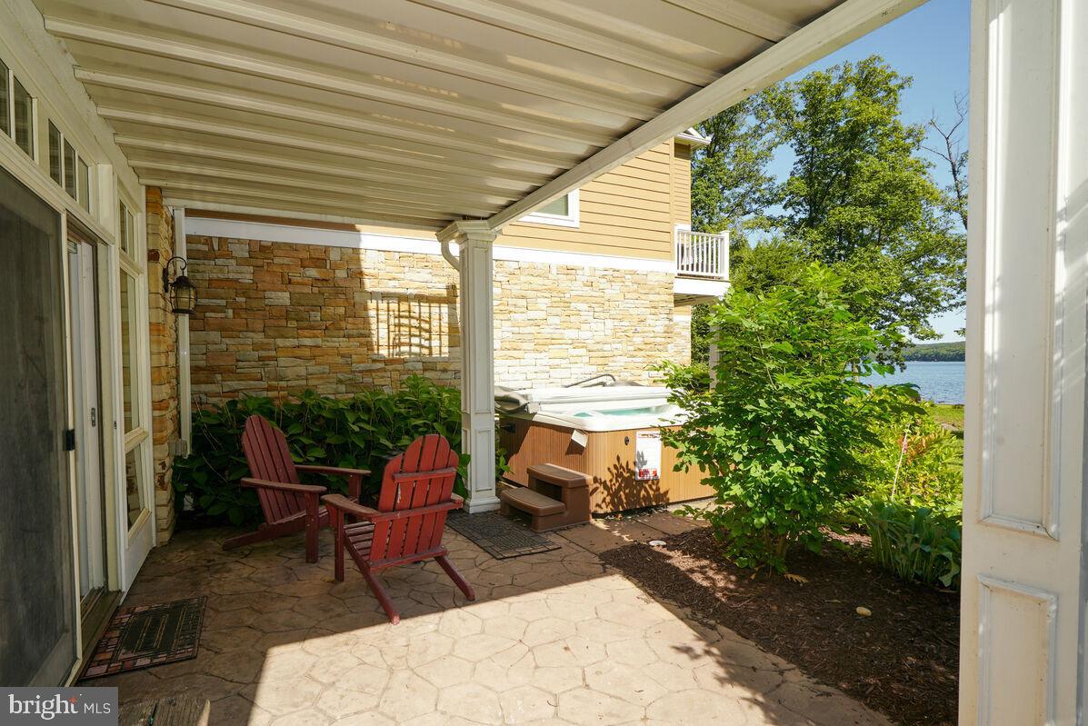 CREEKSIDE - Residential