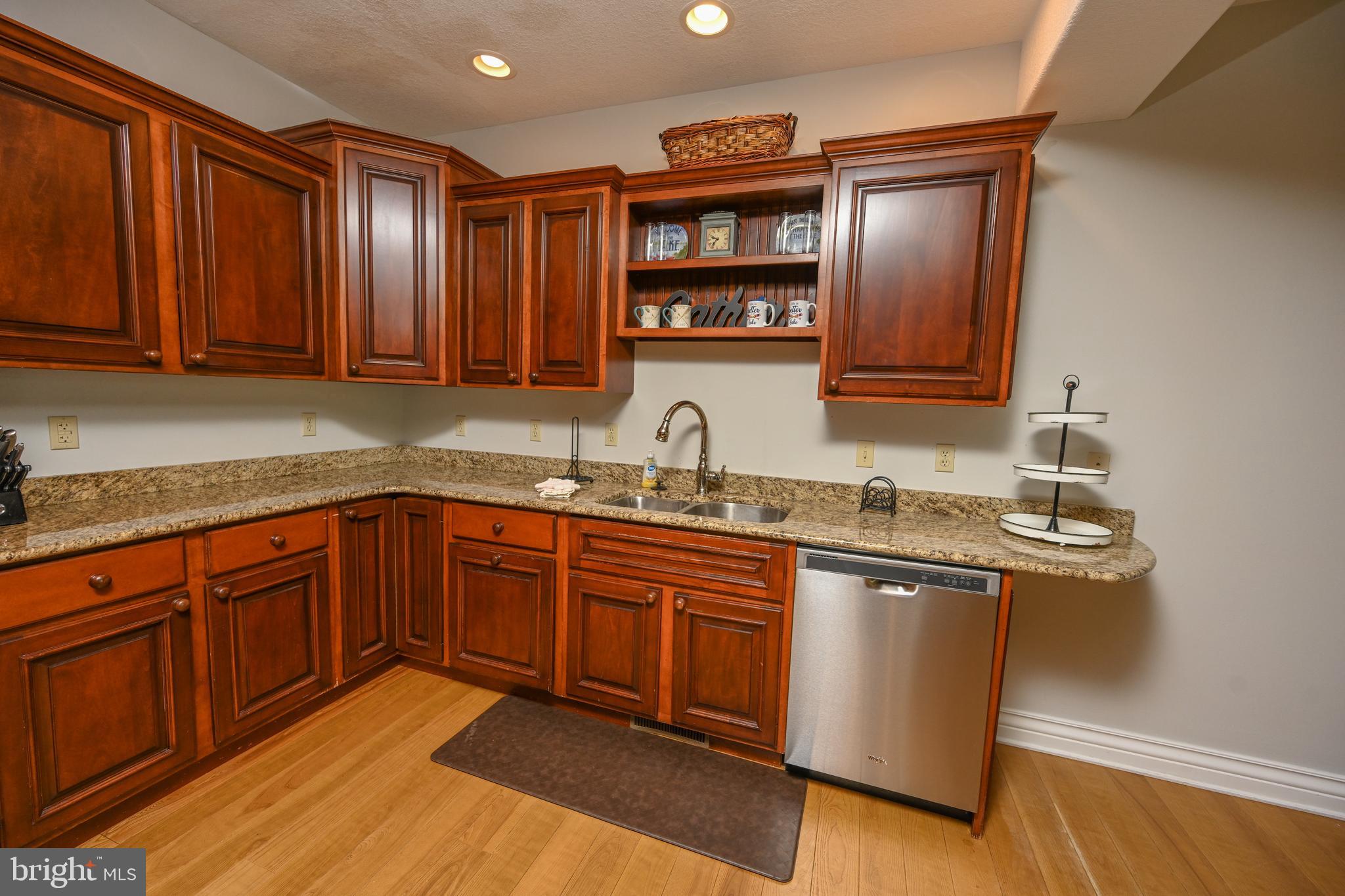 CREEKSIDE - Residential