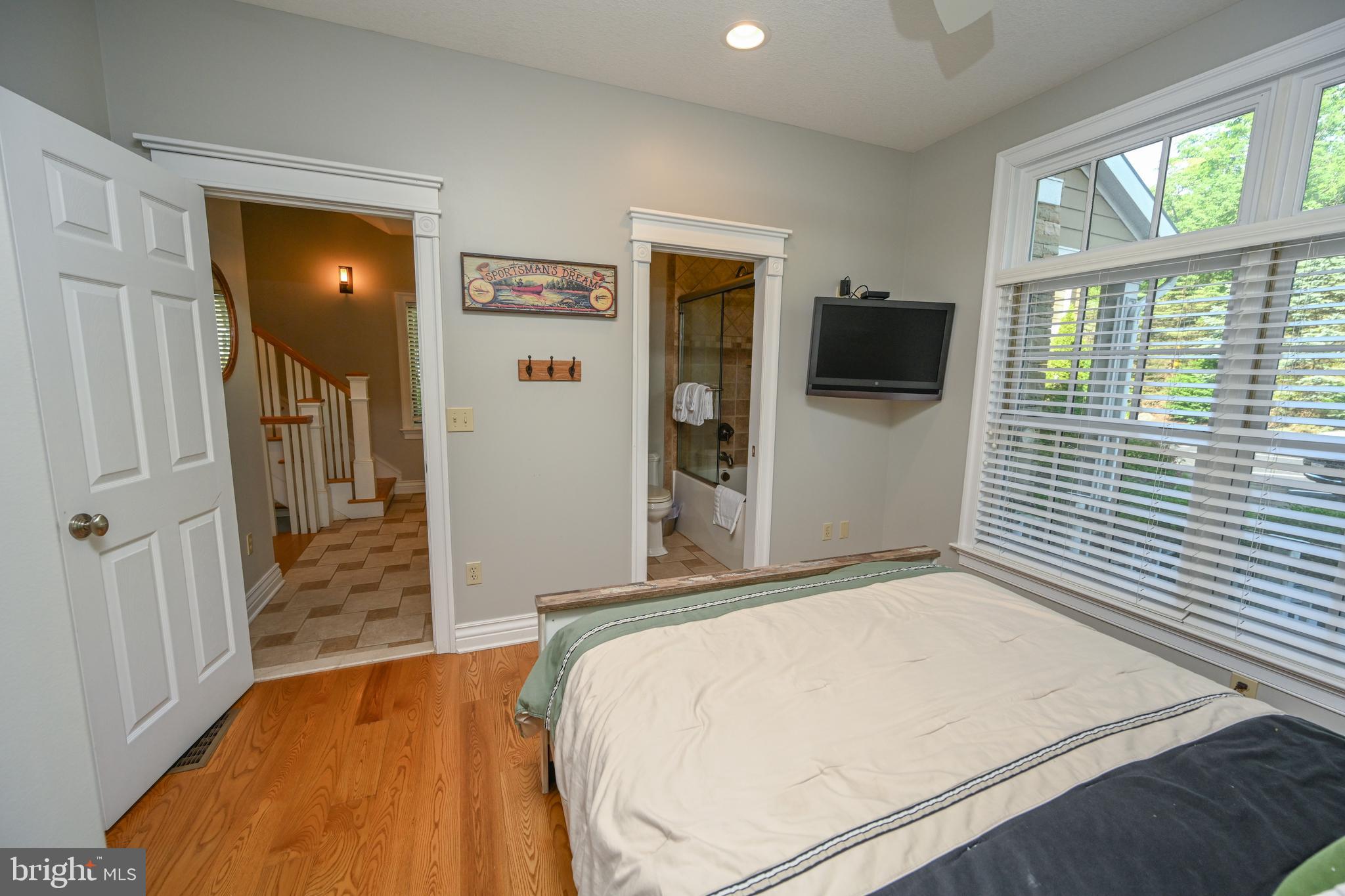 CREEKSIDE - Residential