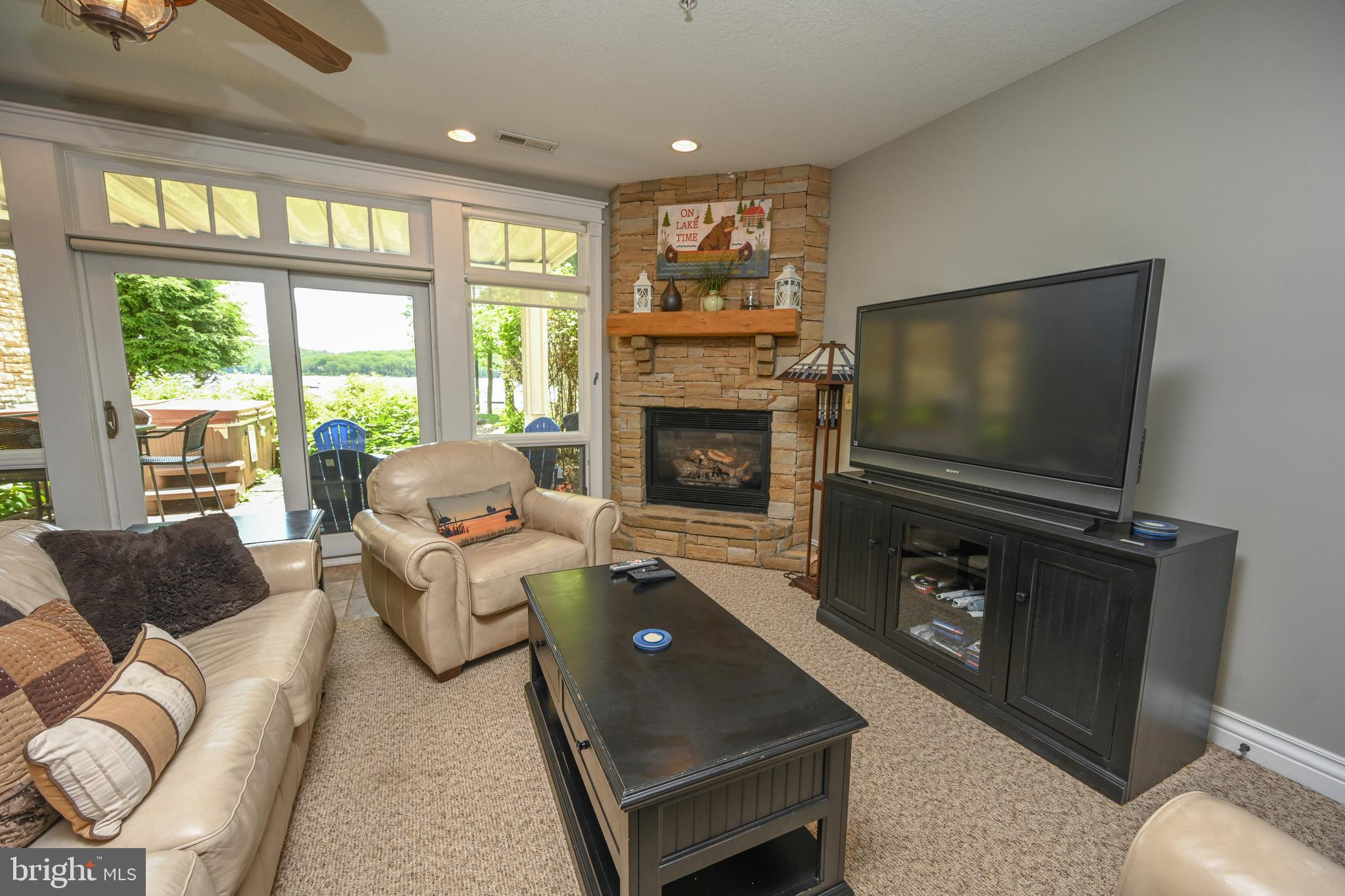 CREEKSIDE - Residential