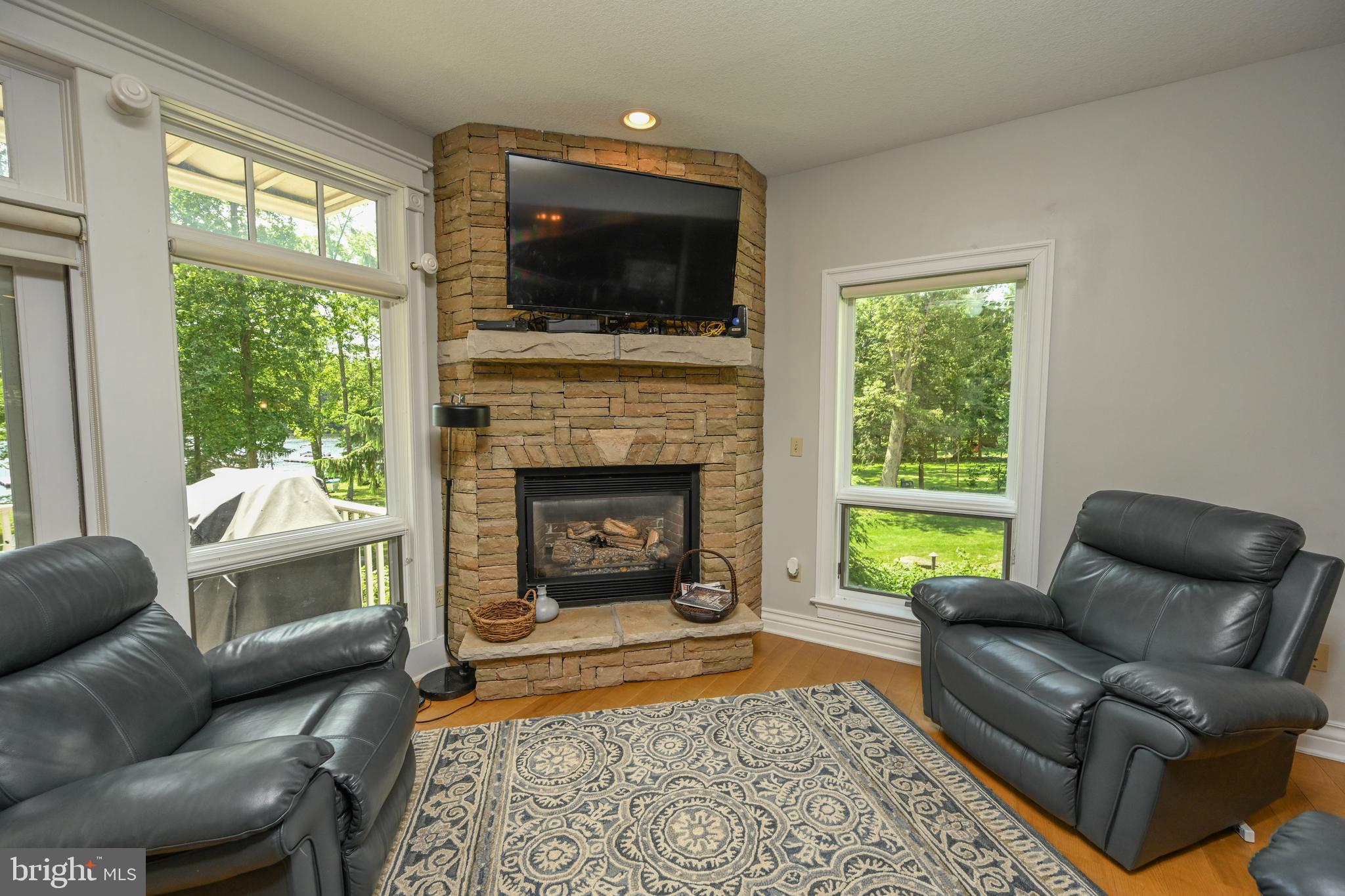 CREEKSIDE - Residential