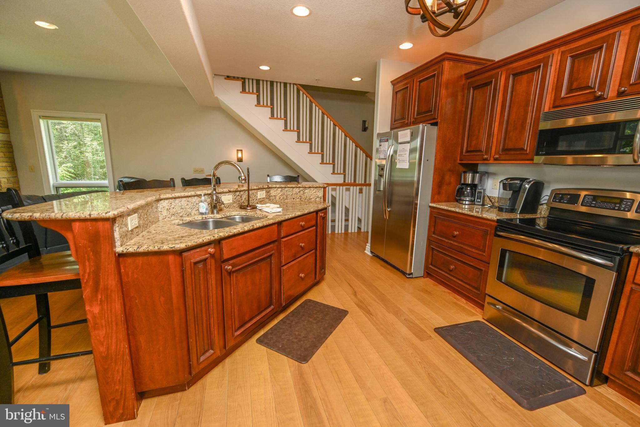 CREEKSIDE - Residential