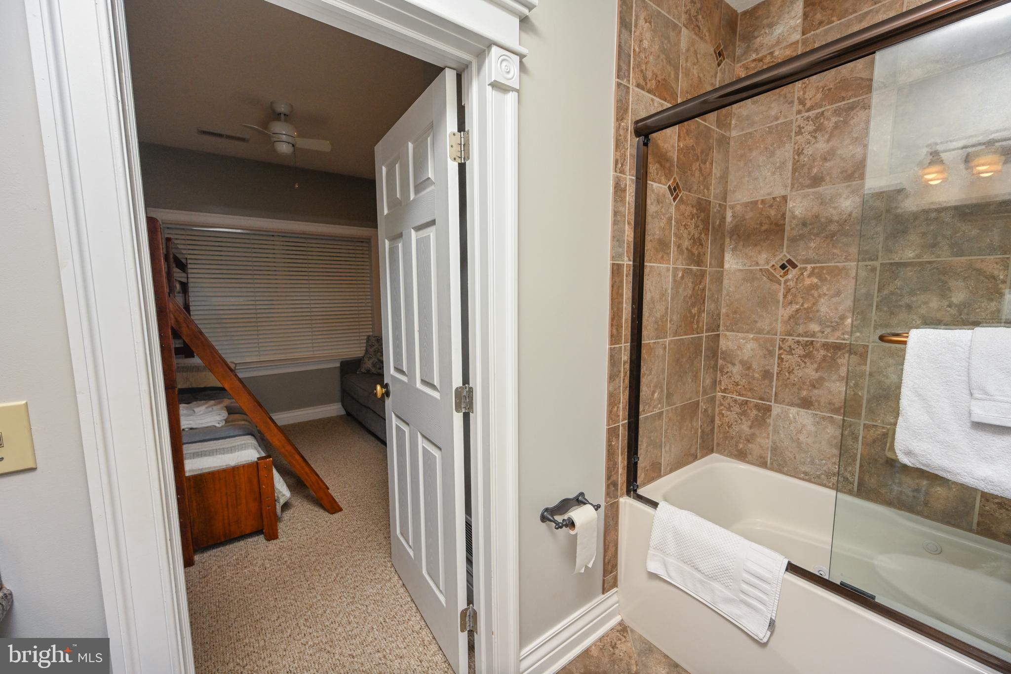 CREEKSIDE - Residential