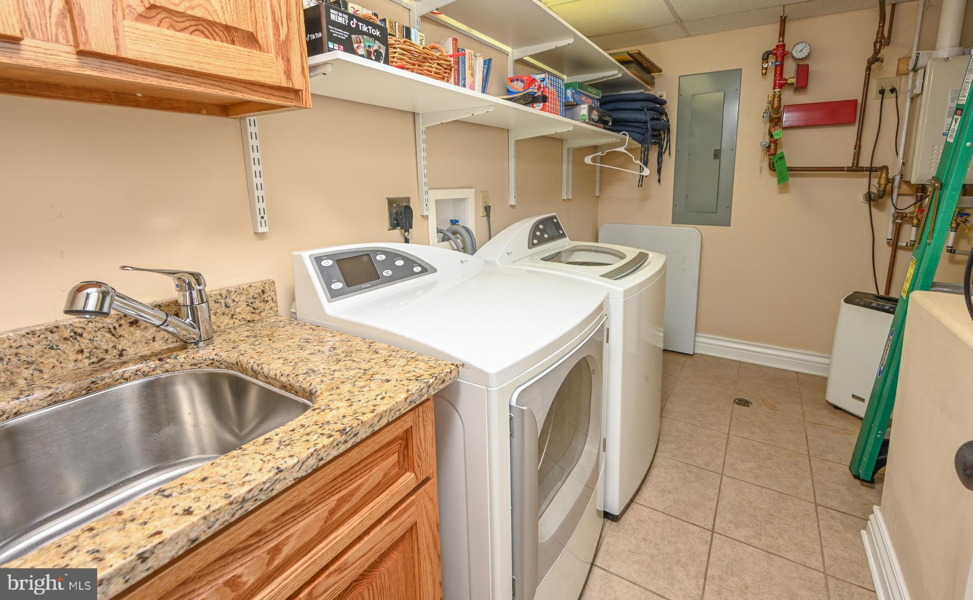 CREEKSIDE - Residential