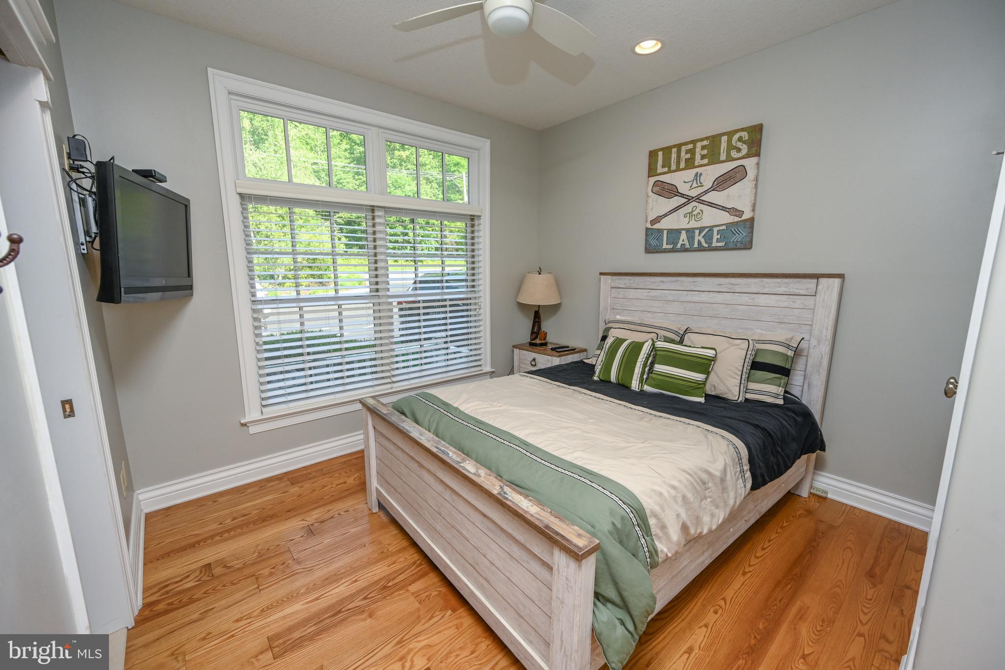 CREEKSIDE - Residential