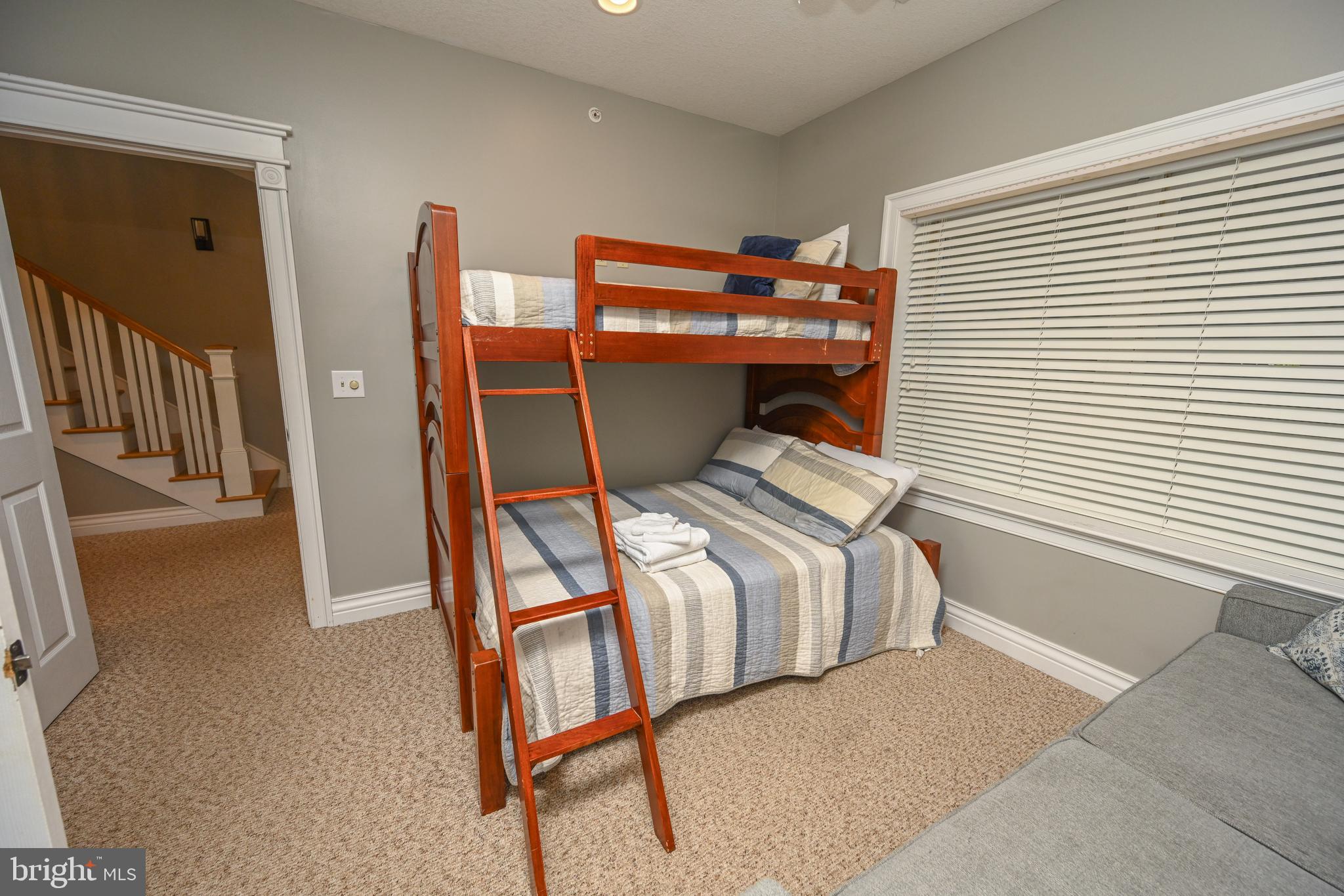 CREEKSIDE - Residential