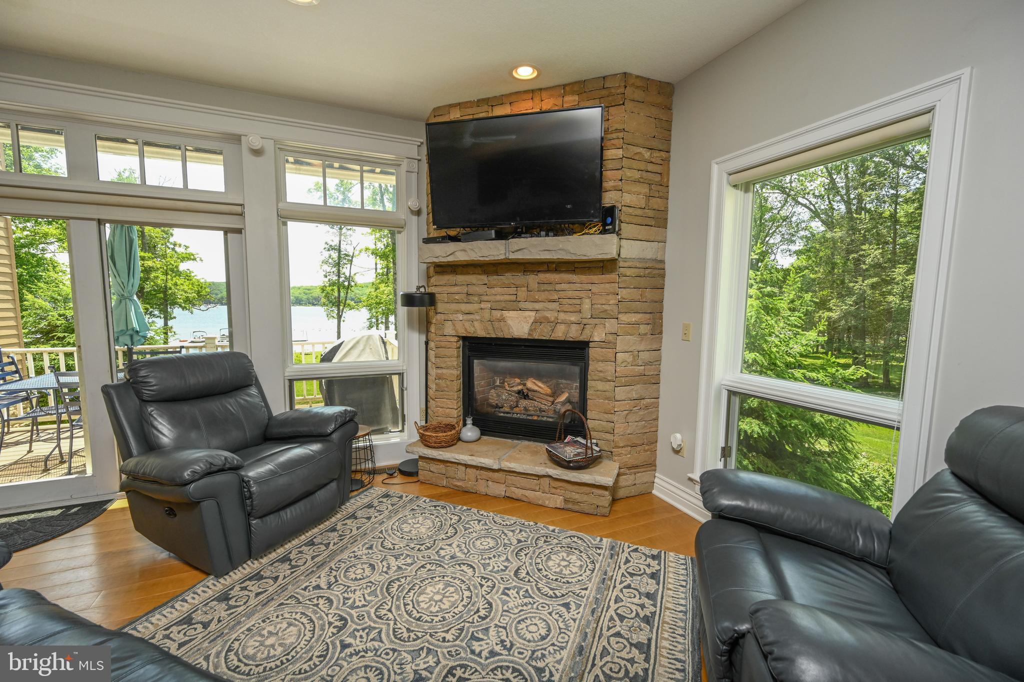 CREEKSIDE - Residential