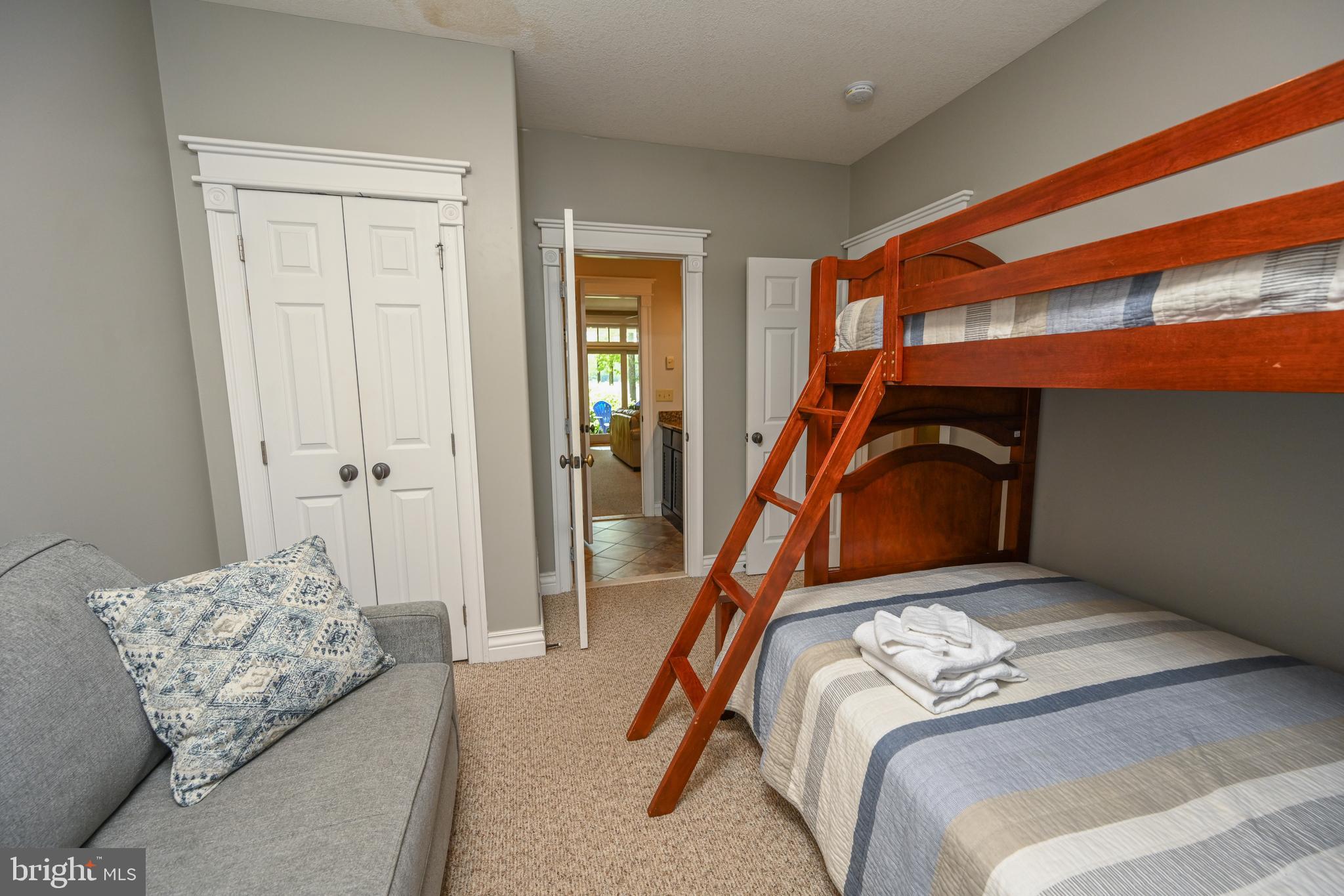 CREEKSIDE - Residential