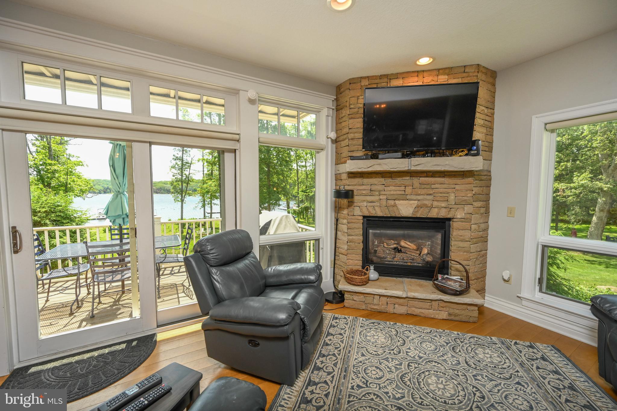 CREEKSIDE - Residential