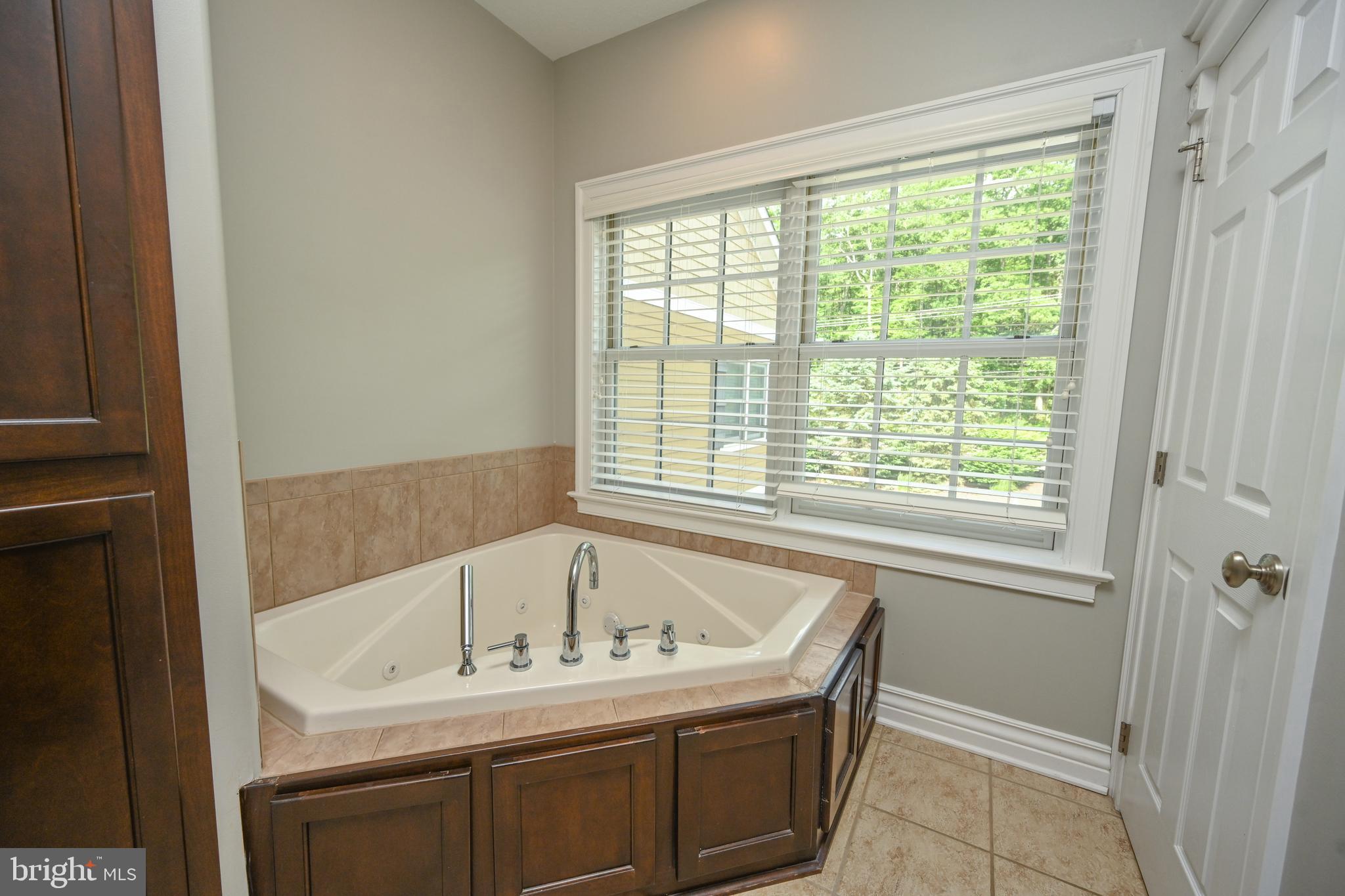 CREEKSIDE - Residential