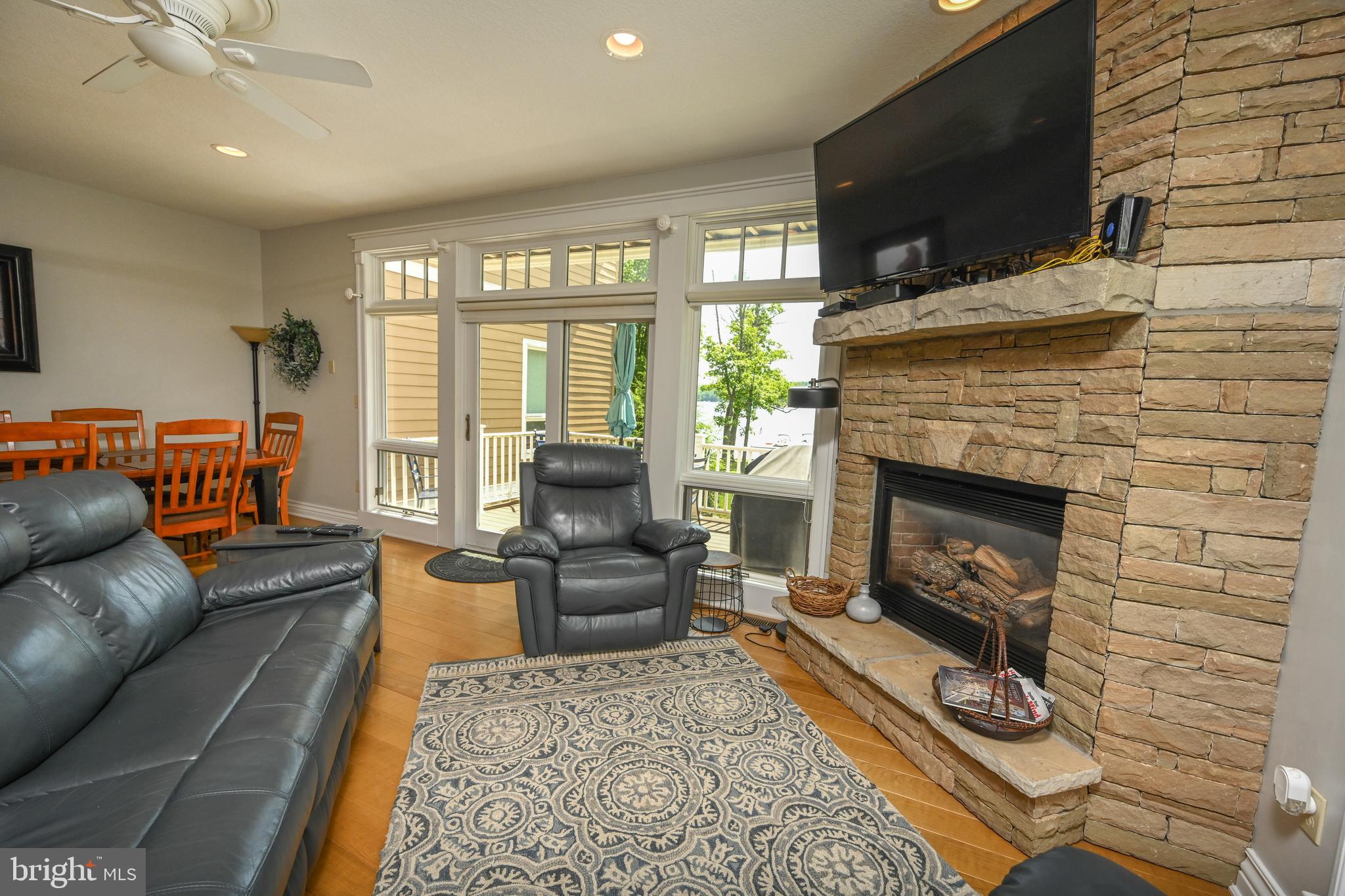 CREEKSIDE - Residential