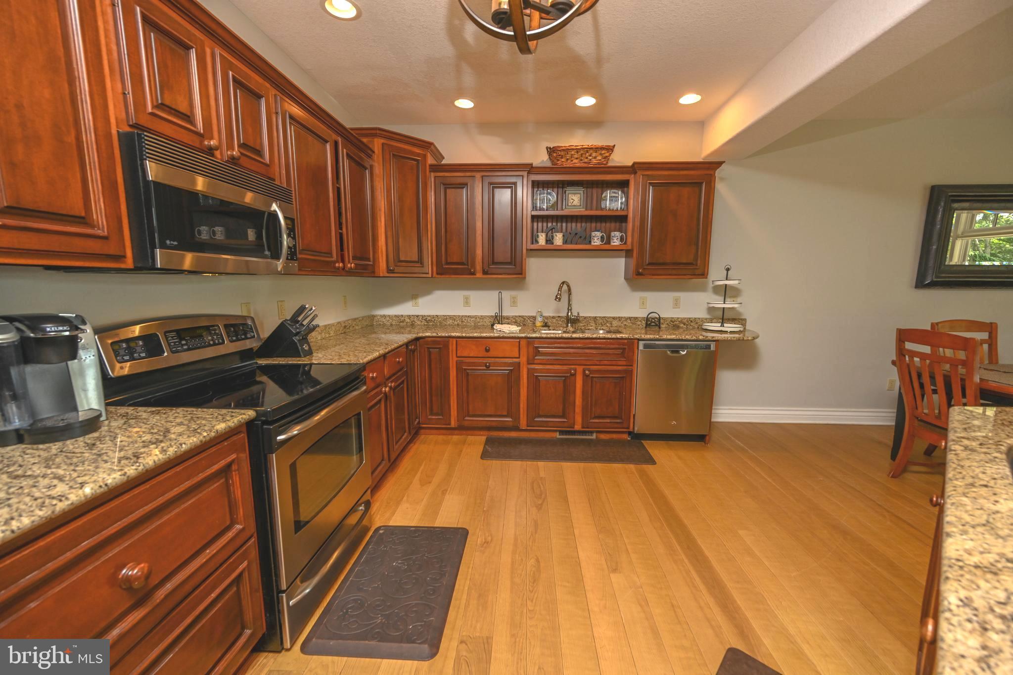 CREEKSIDE - Residential