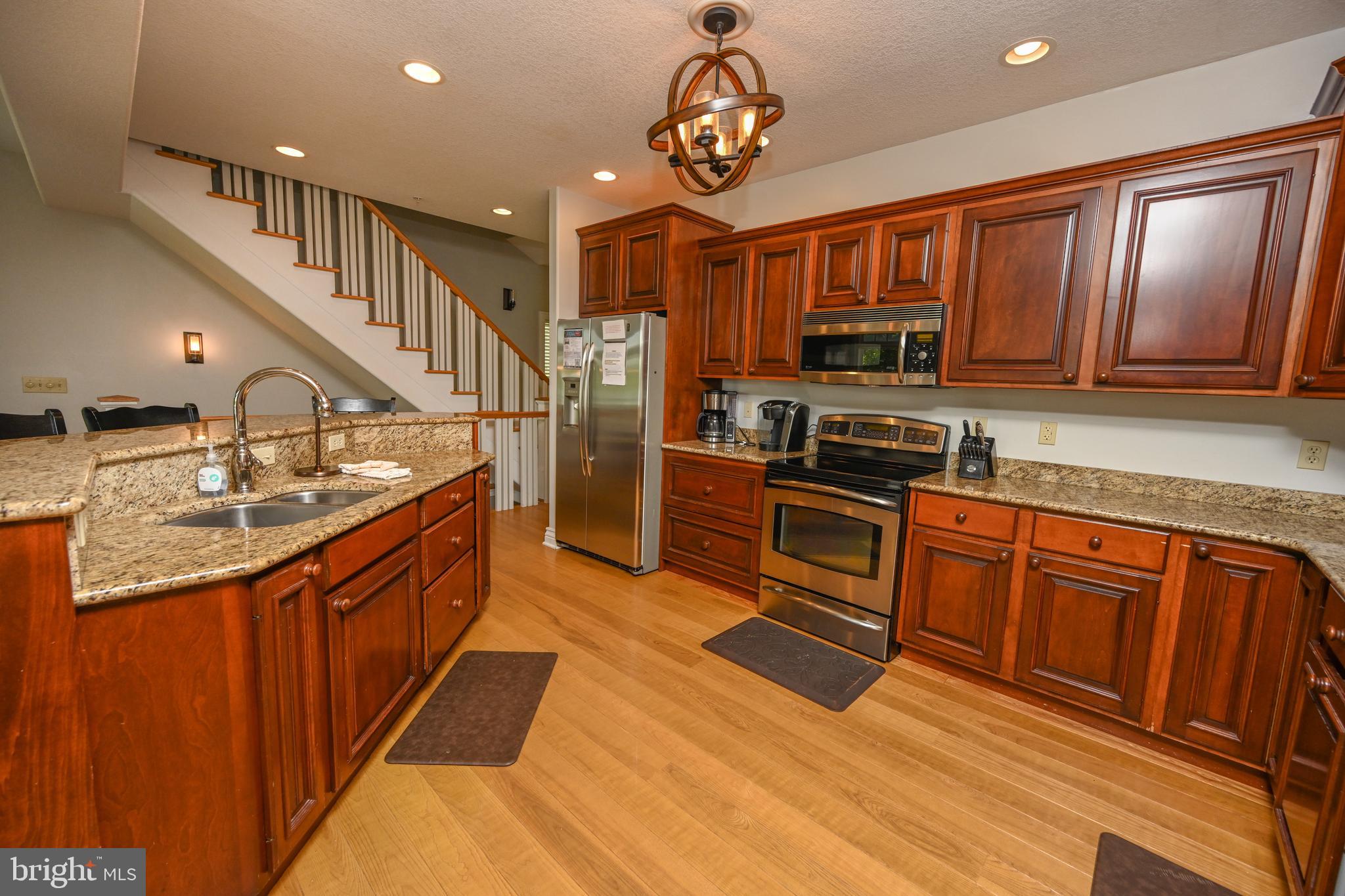 CREEKSIDE - Residential